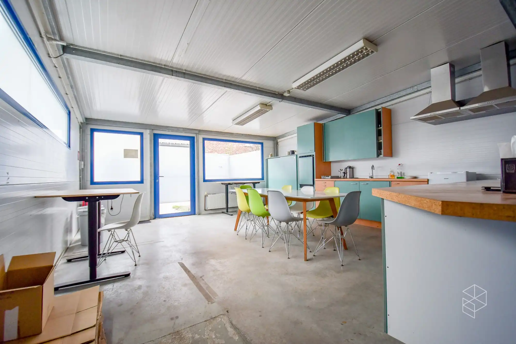 Ruime loods met kantoor ruimte (249m²) te Maldegem foto 5