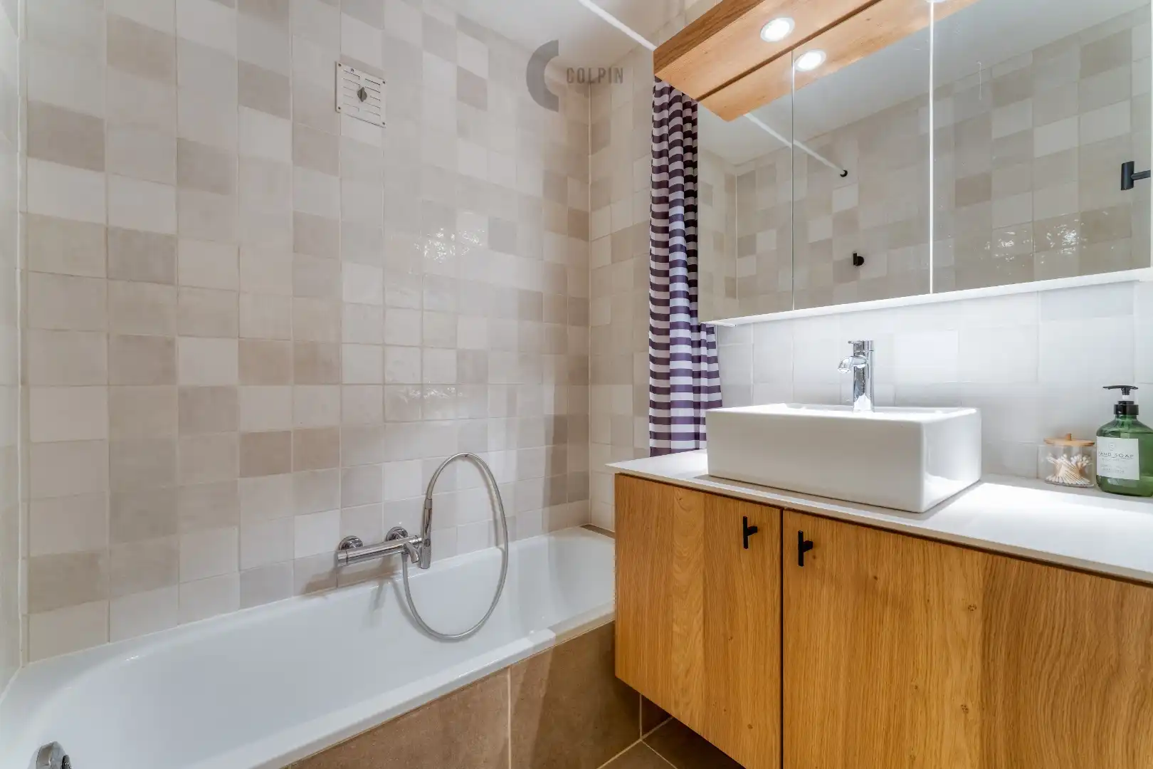 Instapklaar appartement met zonnig terras vlakbij de Zeedijk te Knokke-Heist! foto 9