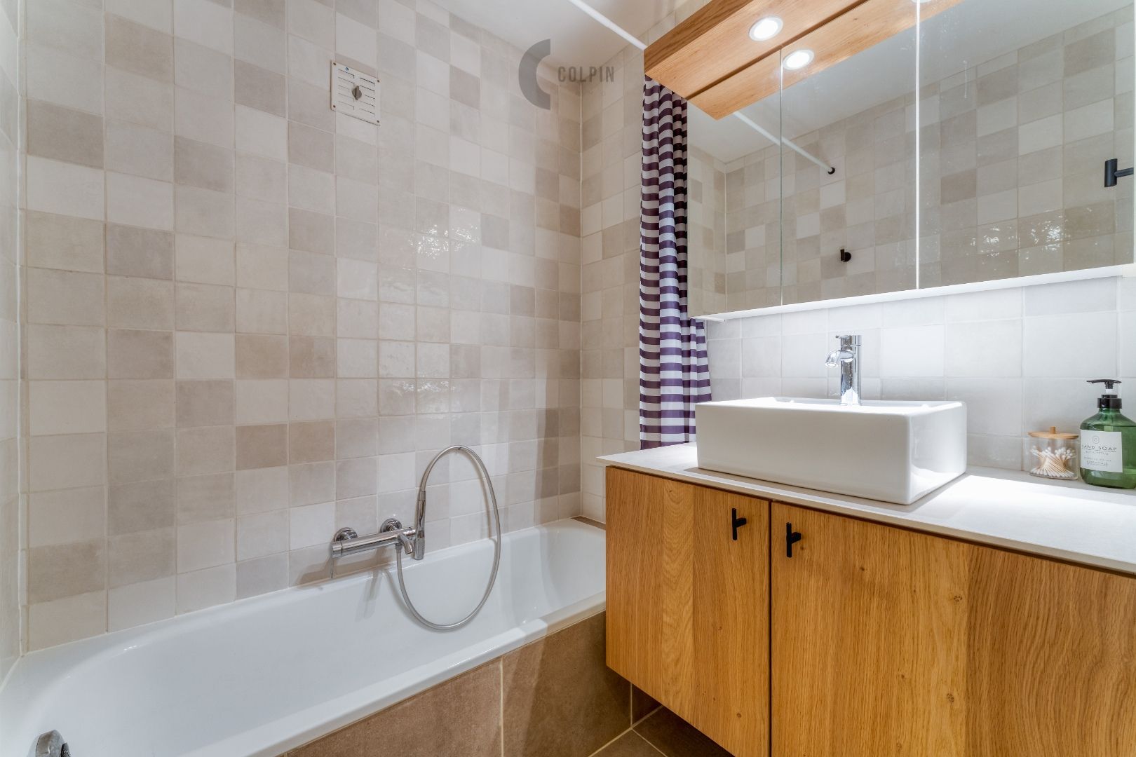 Instapklaar appartement met zonnig terras vlakbij de Zeedijk te Knokke-Heist! foto 9