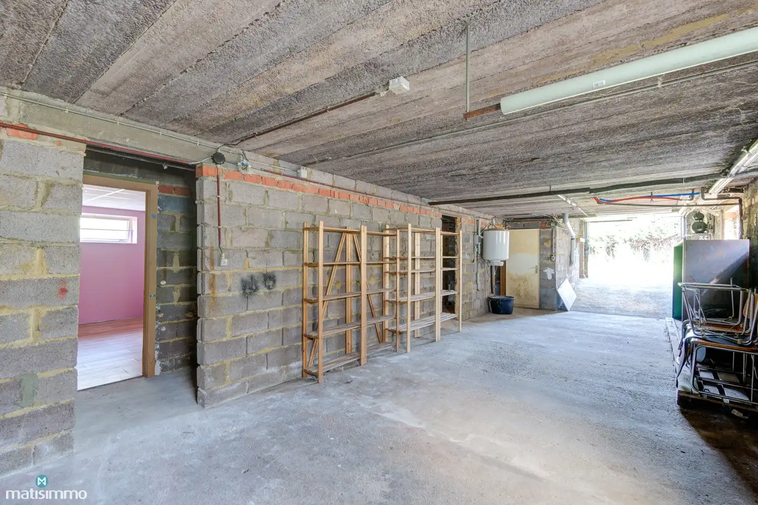 RUIME, GELIJKVLOERSE WONING (VOLLEDIG ONDERKELDERD), MET GARAGE EN TUIN NABIJ CENTRUM GENK foto 27