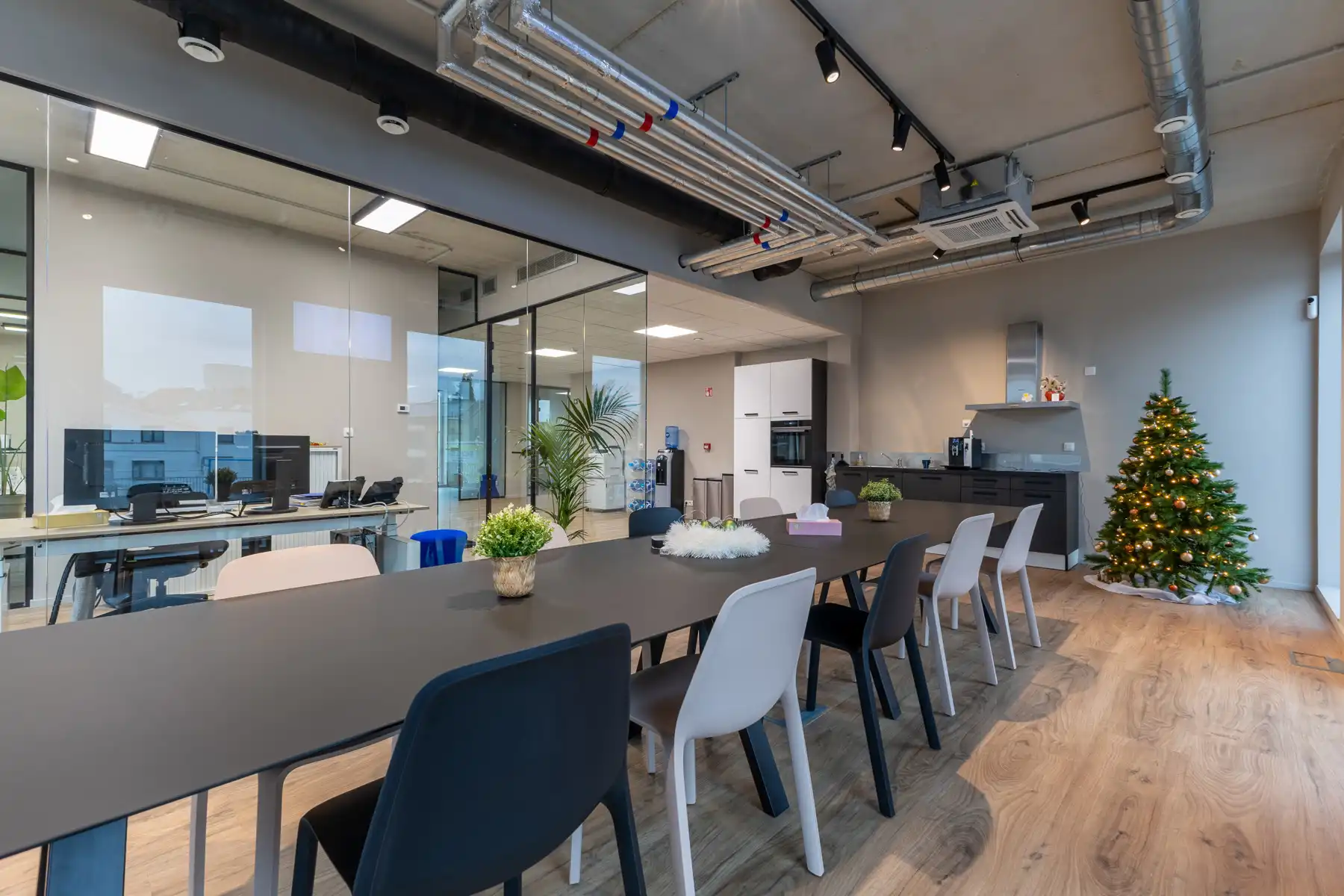 Nieuwbouw kantoorruimte met grote zichtbaarheid (267m²) foto 9