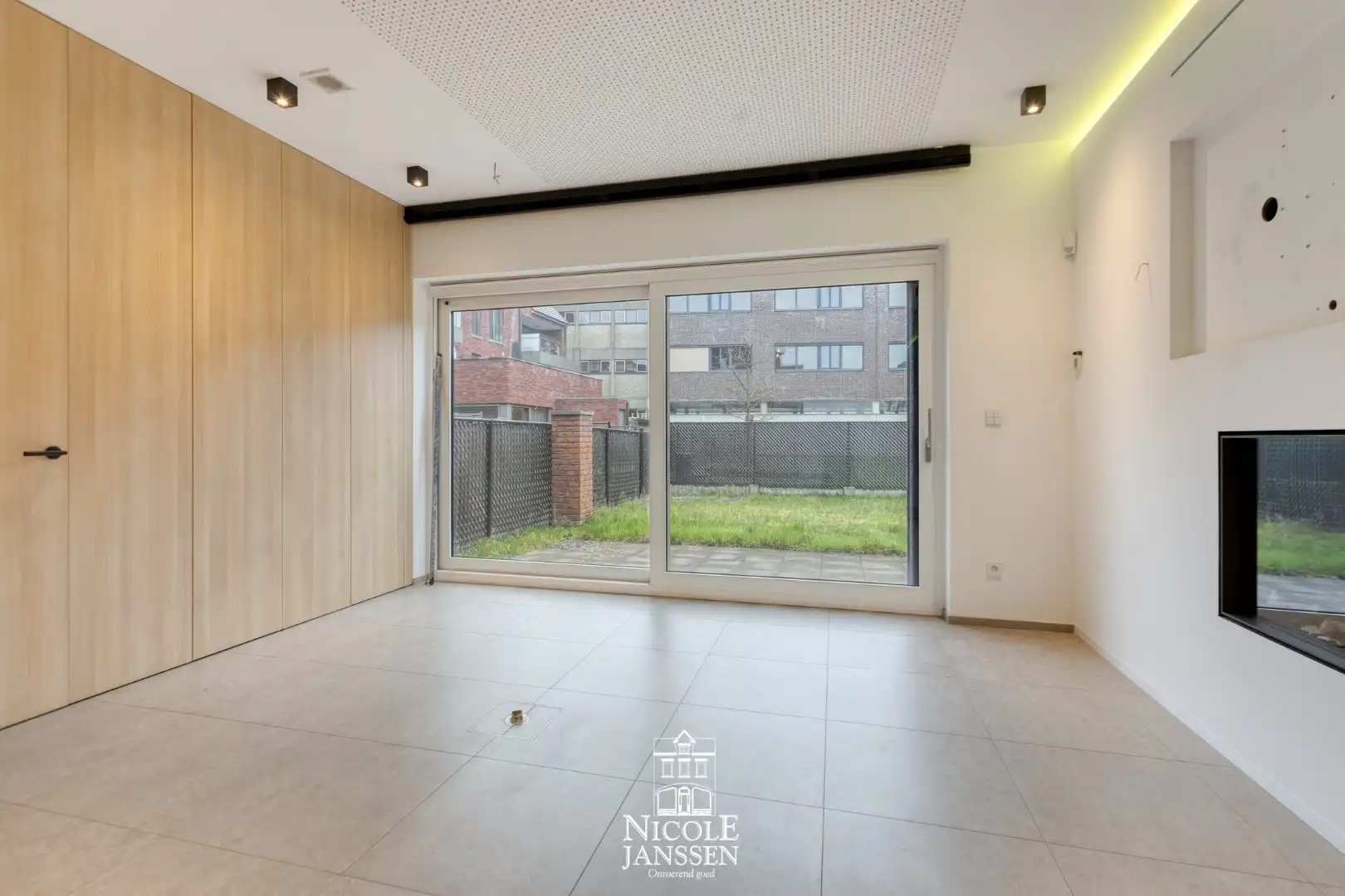 Gelijkvloers instapklaar handelspand foto 14