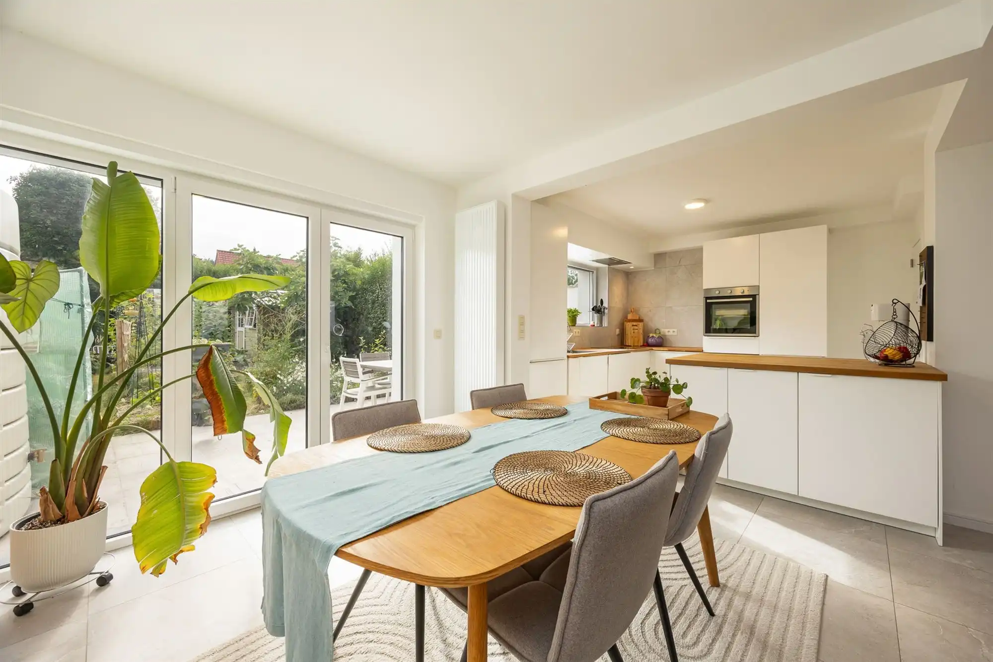 Instapklaar huis met drie slaapkamers en tuin  foto 6