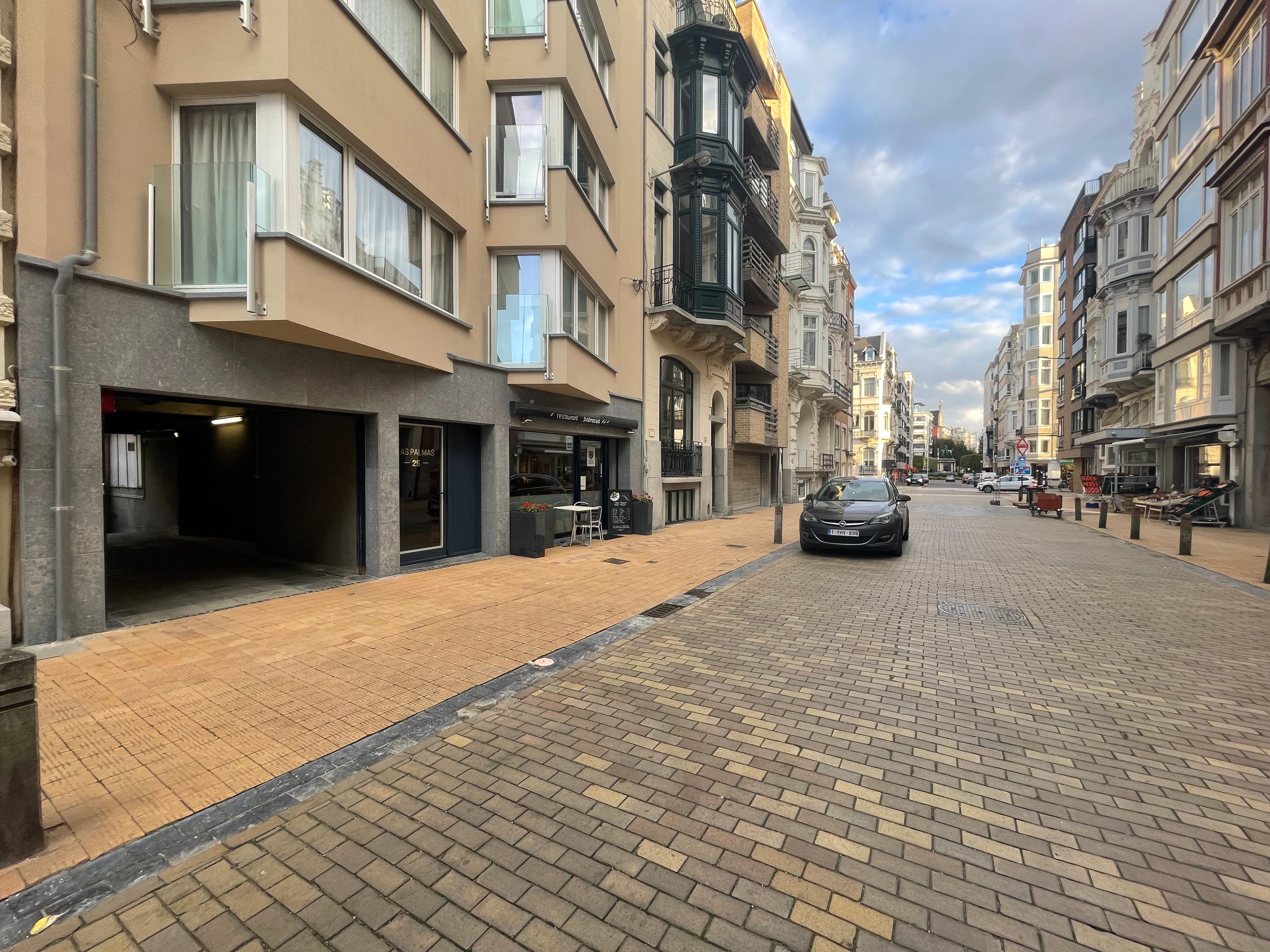 Garagebox met automatische poort in veilig complex pal aan het strand foto 5