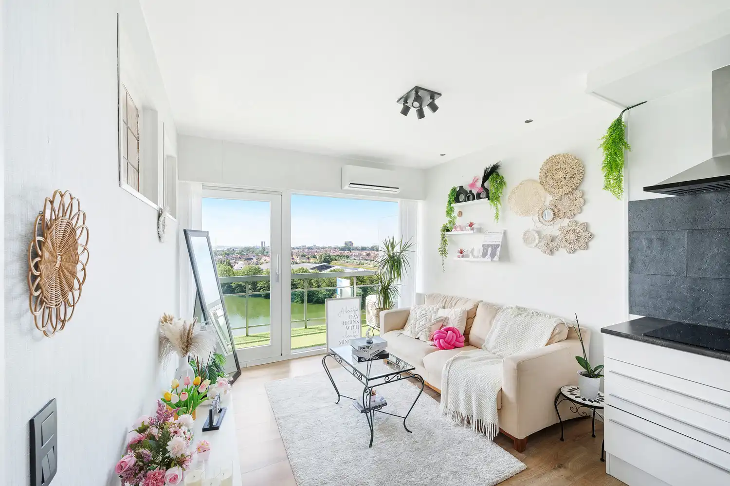 Prachtig gemeubelde vernieuwde studio/appartement met zonnig terras en open zichten foto 6