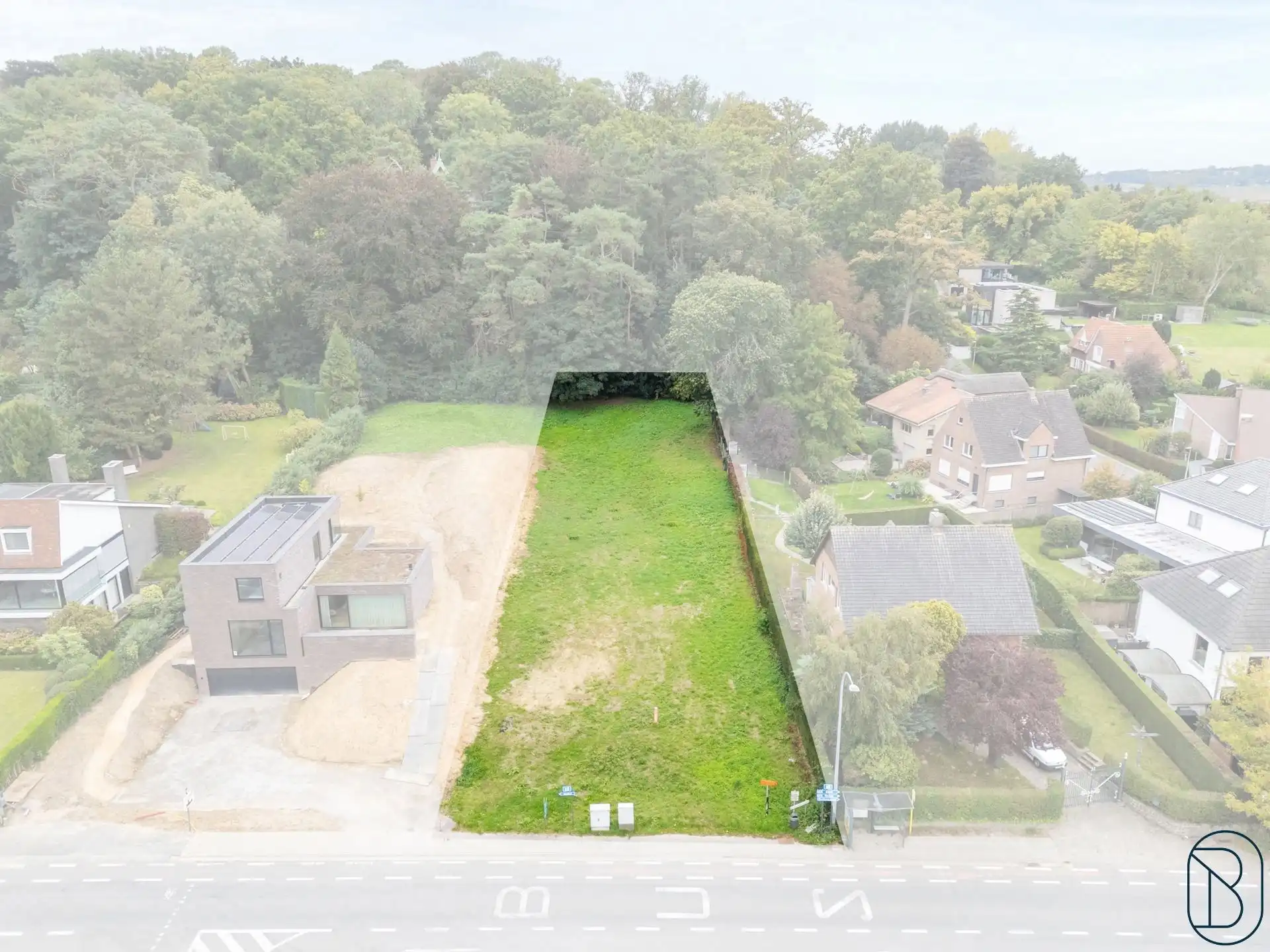 GOED en COMMERCIEEL gelegen BOUWGROND voor VILLA! foto {{pictureIndex}}