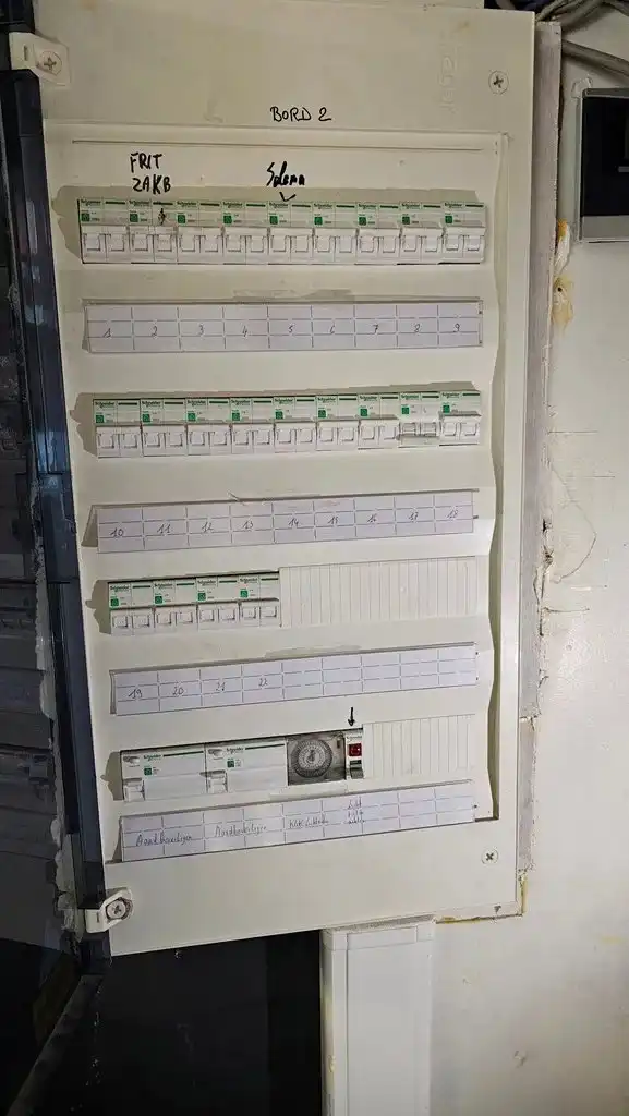 Te koop: Handelspand met topcommerciële ligging nabij Kolonel Dusartplein – Hasselt foto 13