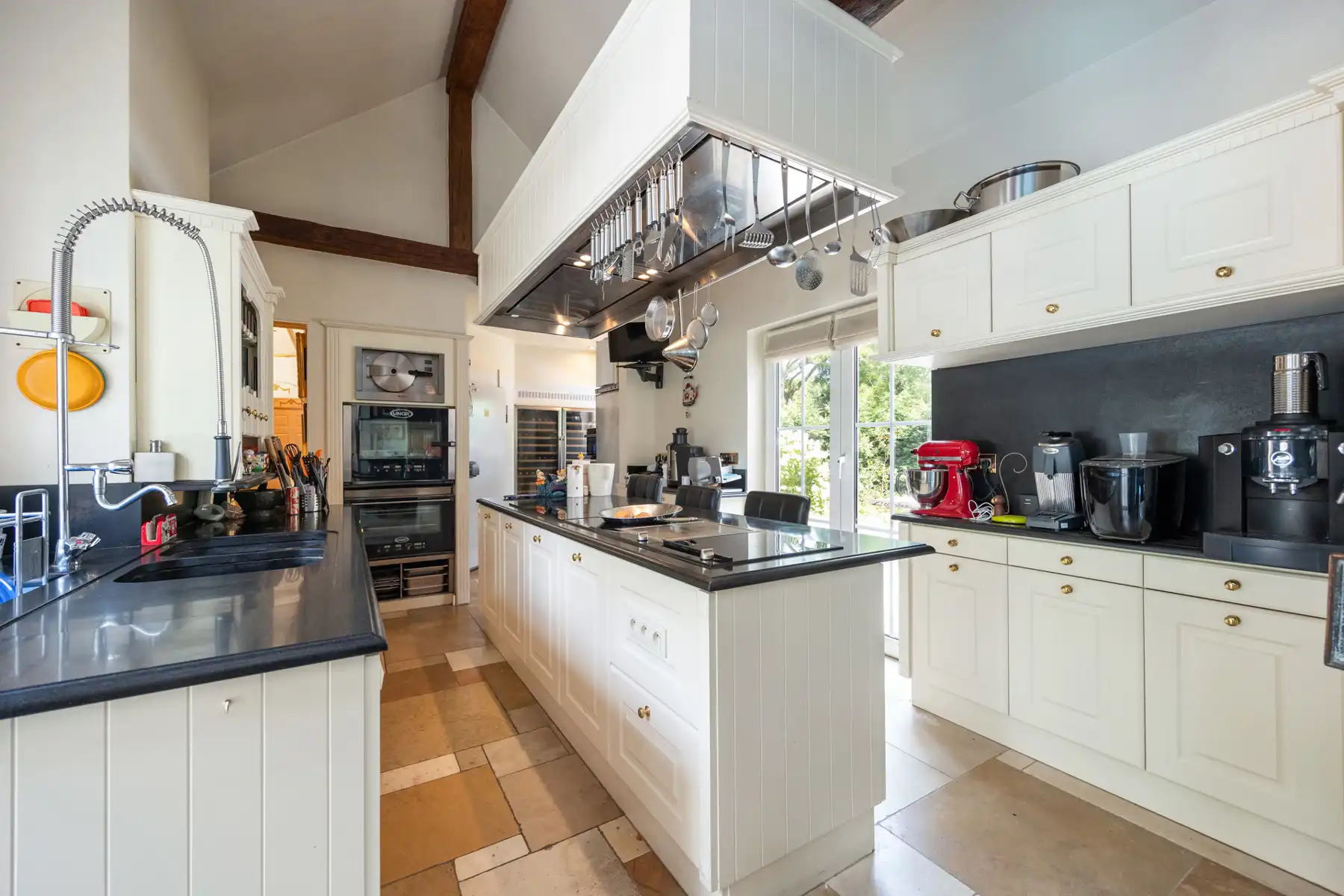 Exclusieve laagbouwvilla met binnen-en buitenzwembad foto 9