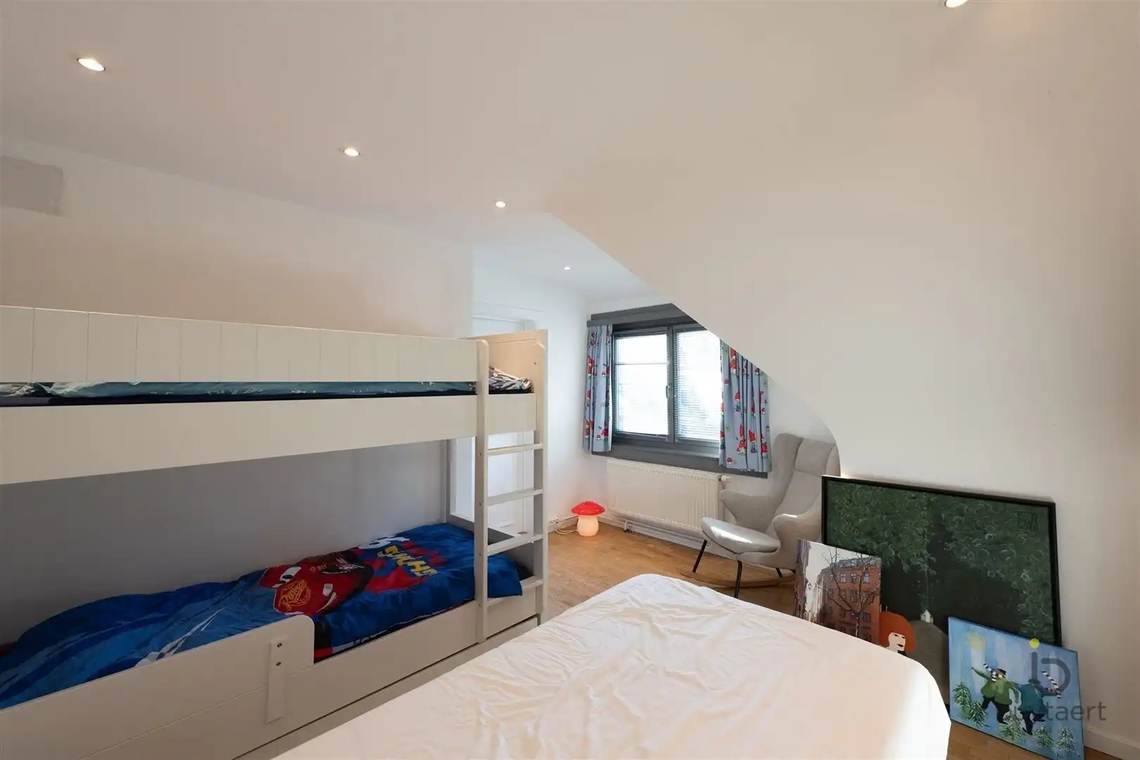 Villa met praktijk of  kangoeroewoning en Zuid - West tuin. foto 34