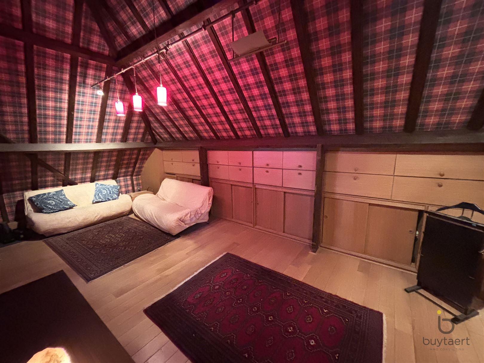 Villa met praktijk of  kangoeroewoning en Zuid - West tuin. foto 34