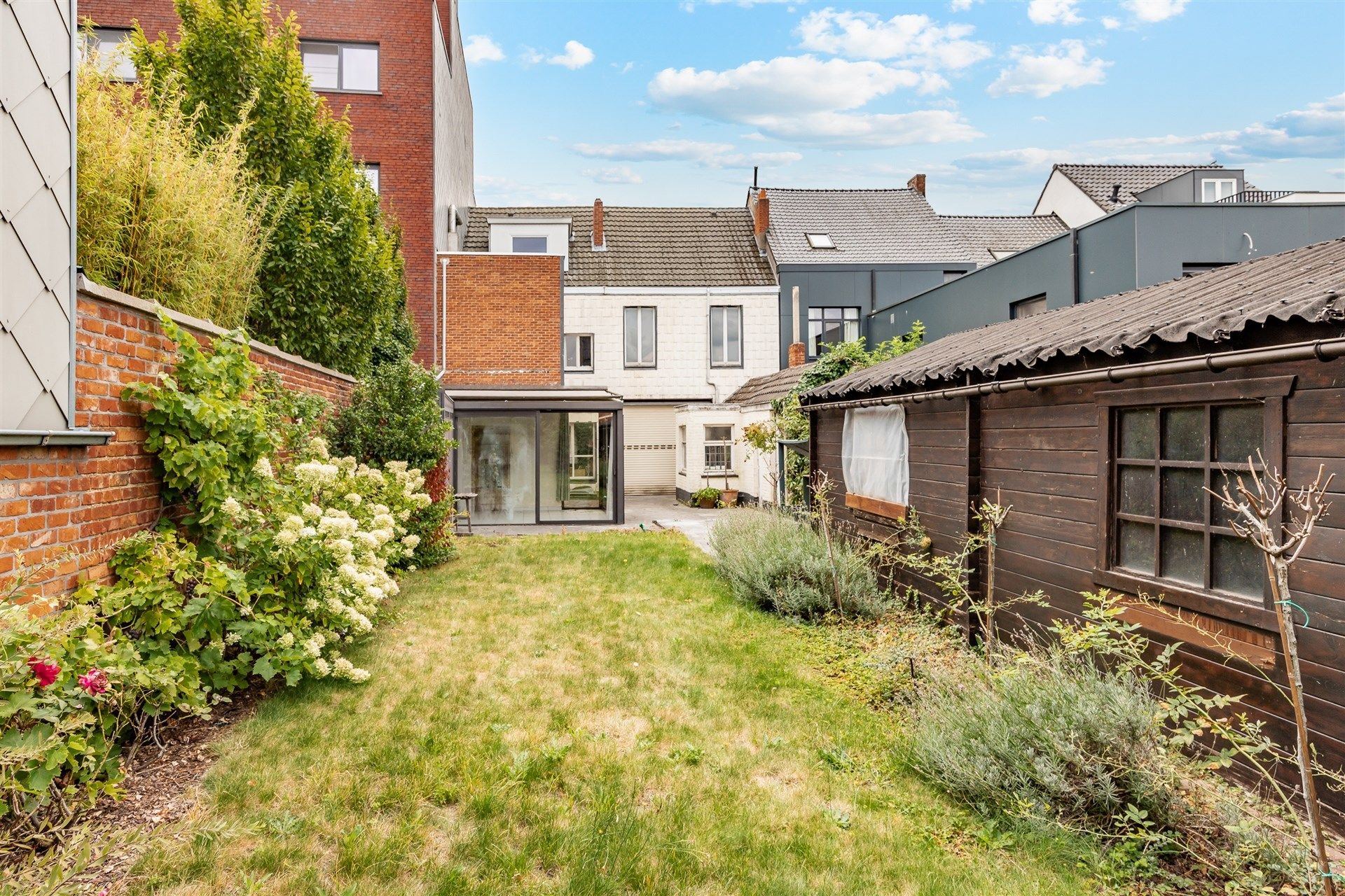 Te renoveren dubbelwoning met veel potentieel foto 25