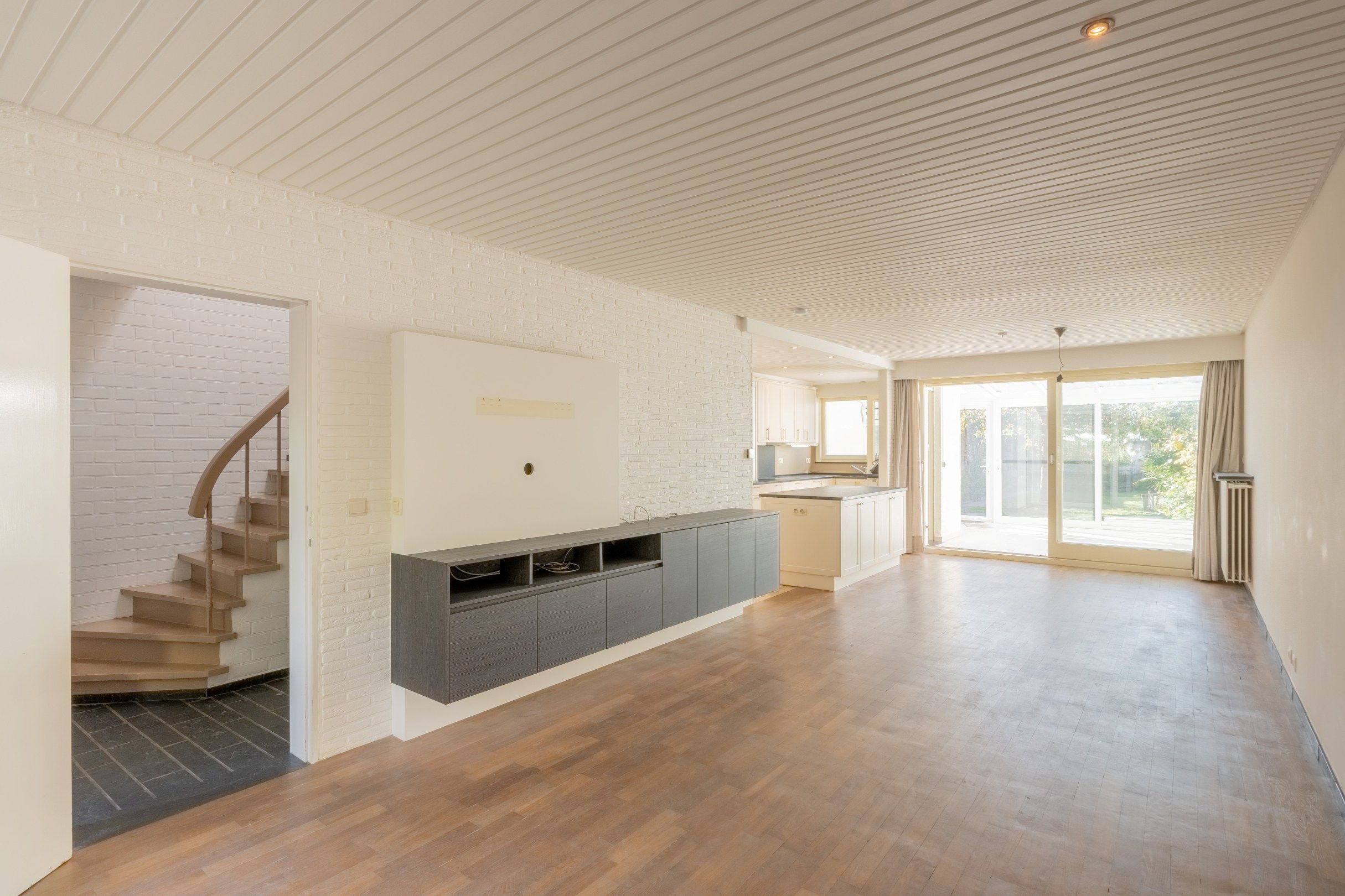 Ruime woning met 3 garages en tuin te Knokke foto 2