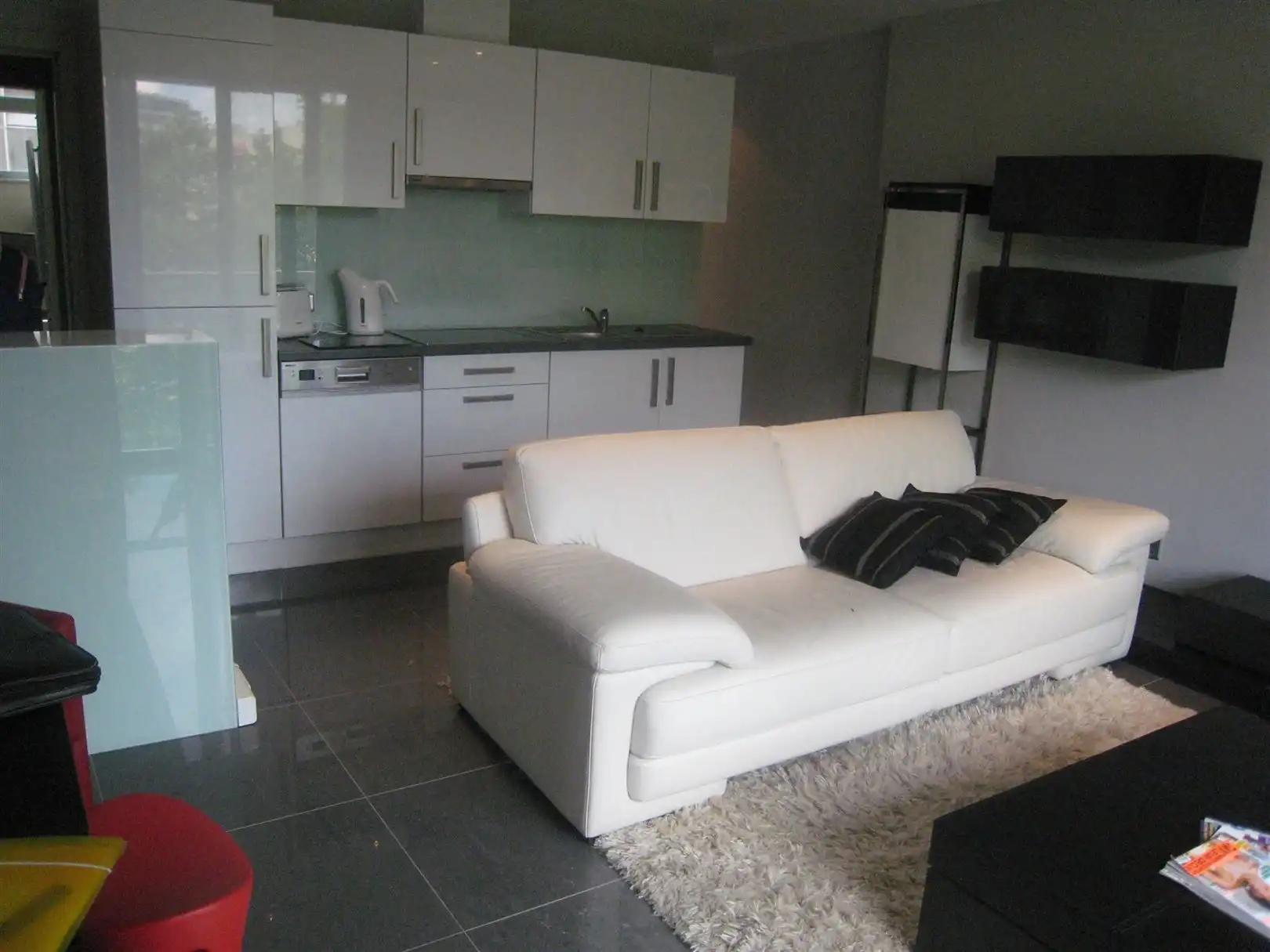 Gemeubeld appartement met 1 slaapkamer en terras foto {{pictureIndex}}