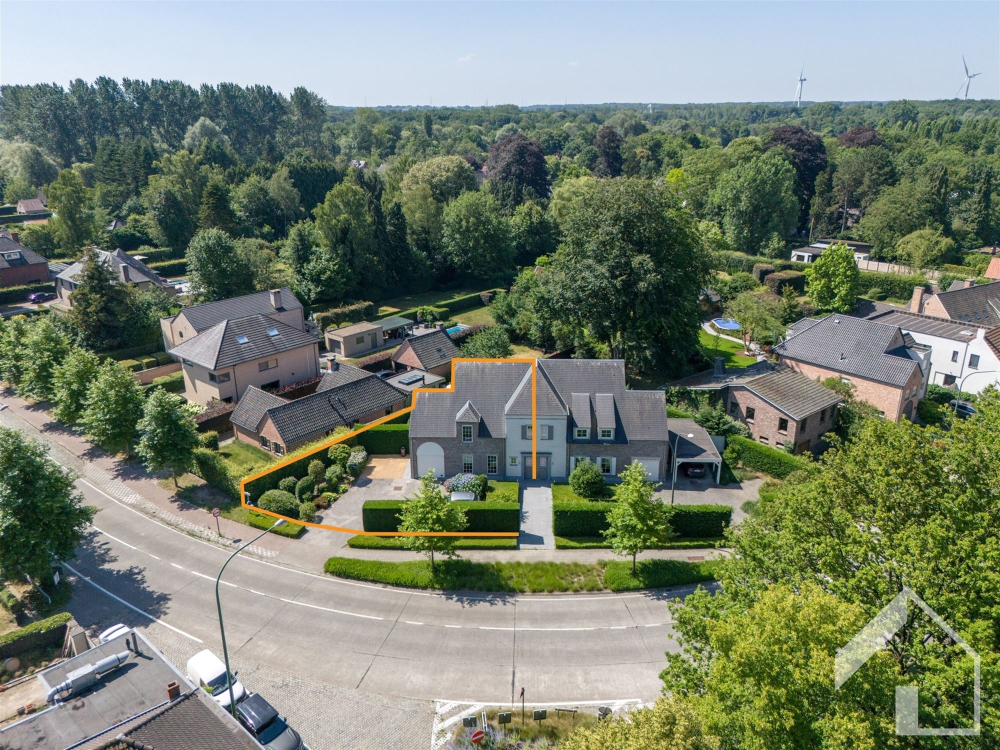 Energiezuinige woning met lift, tuin, oprit en inpandige garage foto 27