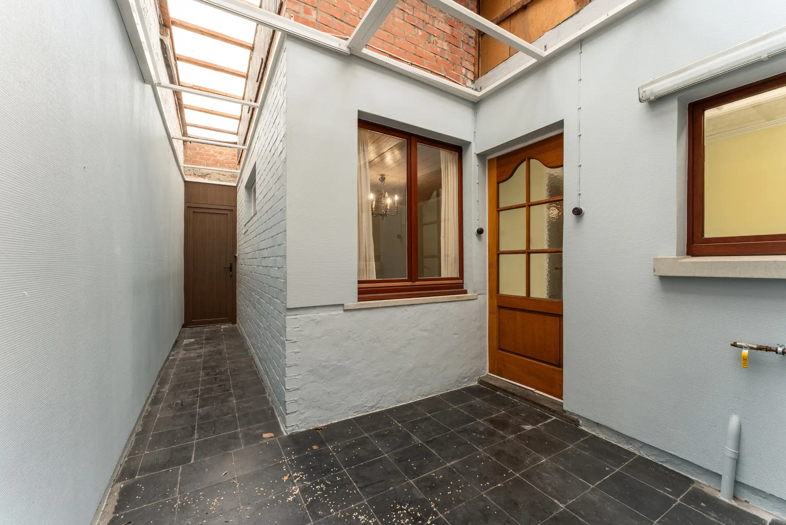 Ruime totaal te renoveren woning met potentieel in hartje Kortrijk foto 14