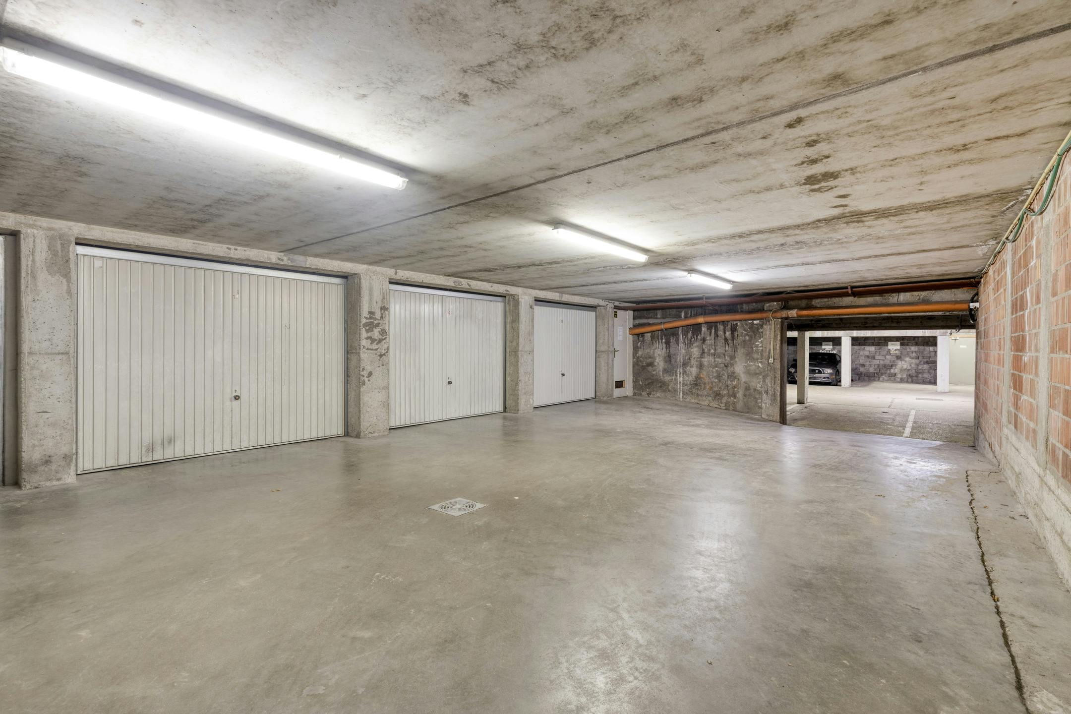 Ruime garagebox te koop in De Panne foto 3