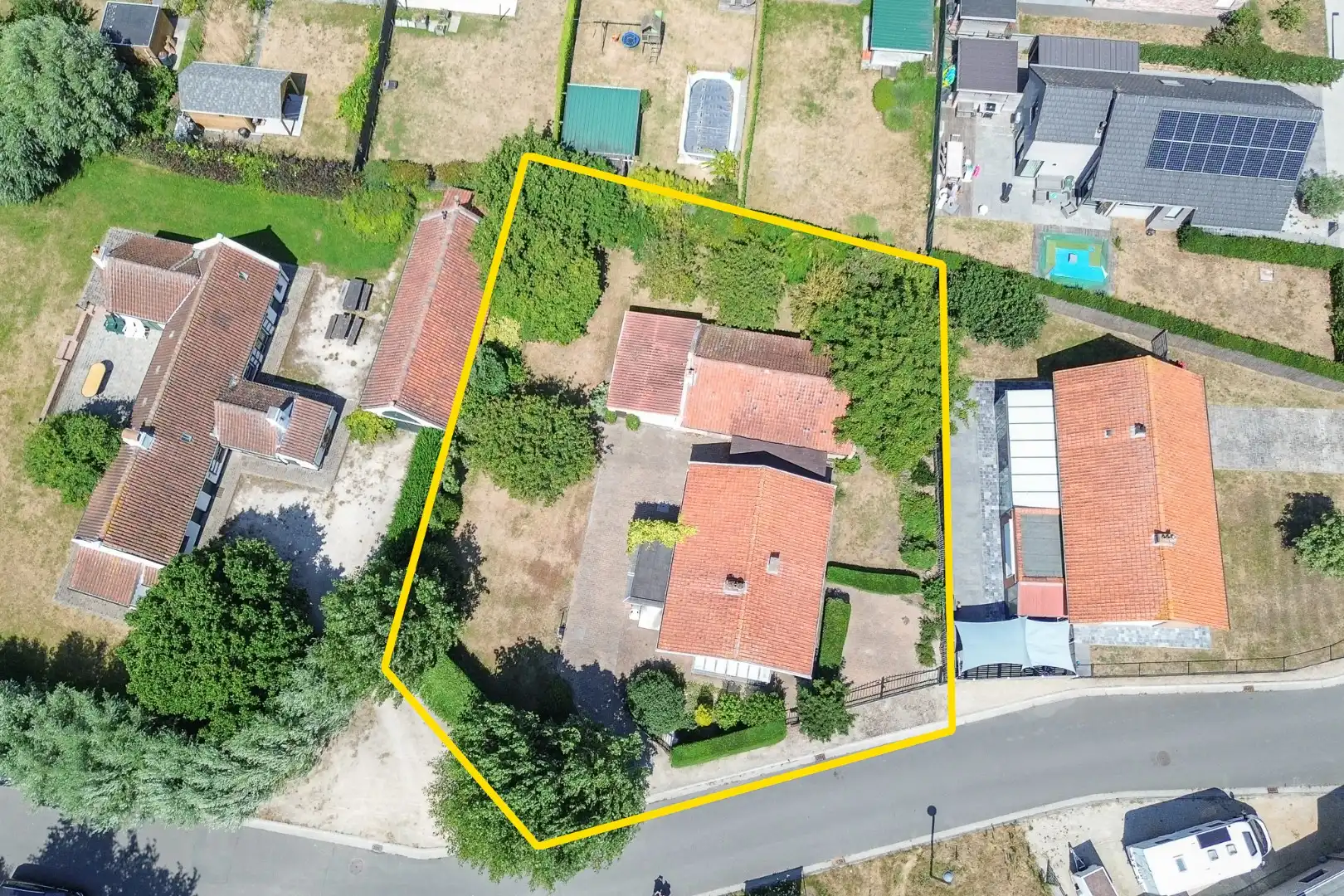 Authentieke en karaktervolle bungalow met veel mogelijkheden in Vosseslag, De Haan foto 2