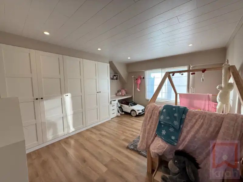 Instapklare gerenoveerde woning met 4 slaapkamers, zonnepanelen en thuisbatterij foto 27