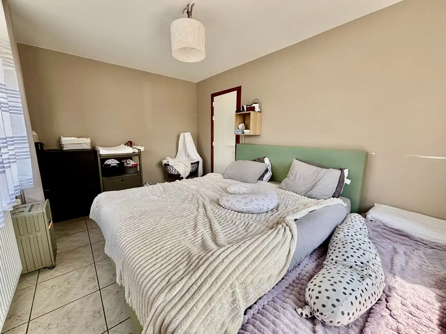 Lichtrijk hoekappartement met 2 slaapkamers, terras en garage te huur in Izegem foto 10