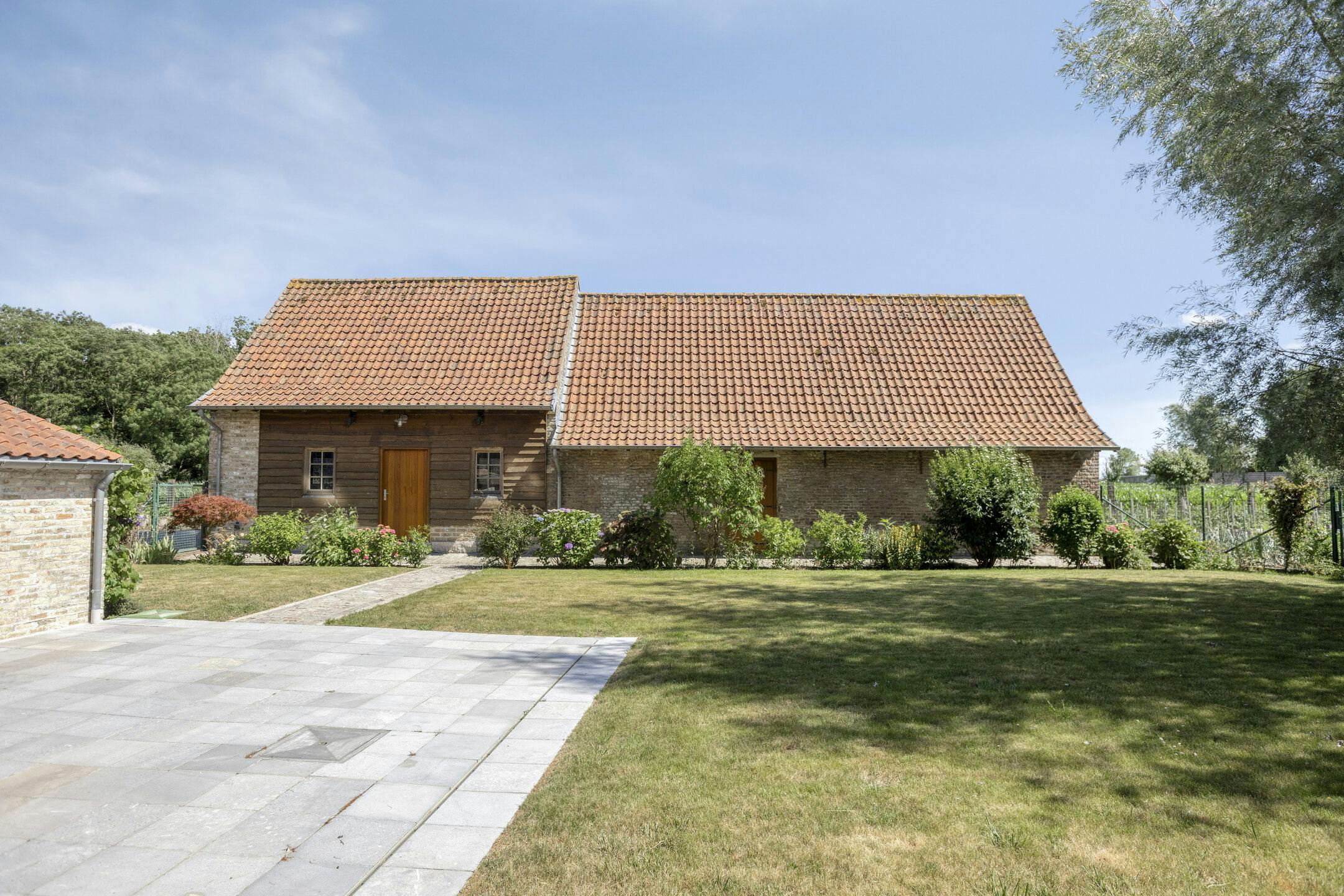 Ruime, energiezuinige woning met bijgebouw op 1.700m² in Beauvoorde. foto 22