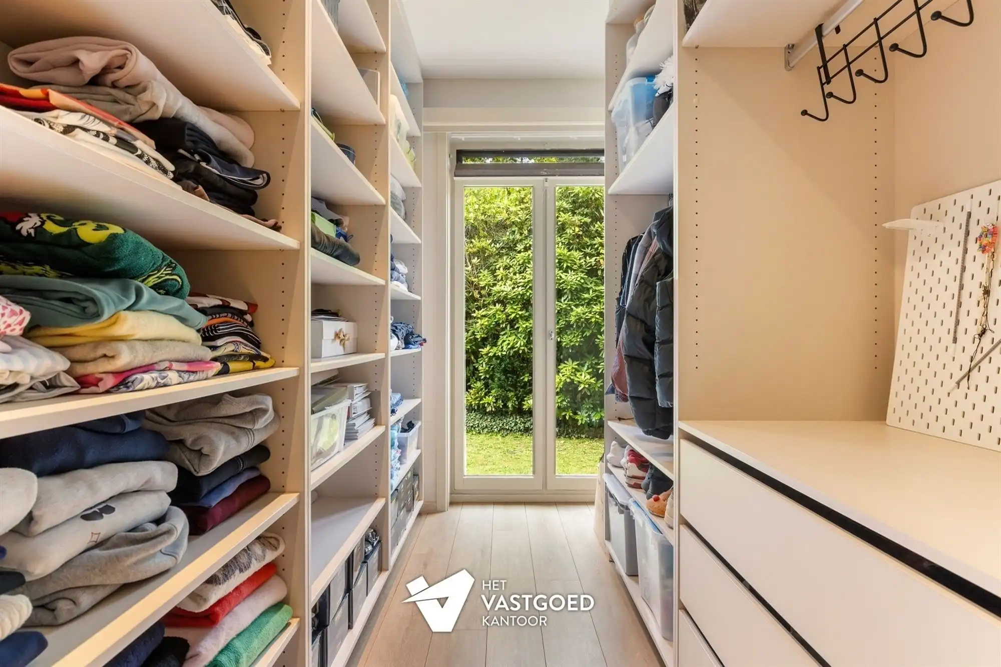 GELIJKVLOERSE VILLA MET ZWEMBAD, POOLHOUSE EN ENERGIEZUINIG WOONCOMFORT IN MOL foto 13