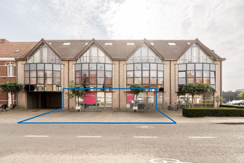 Ruim kantoor met parkeerplaats in Ingelmunster foto 2