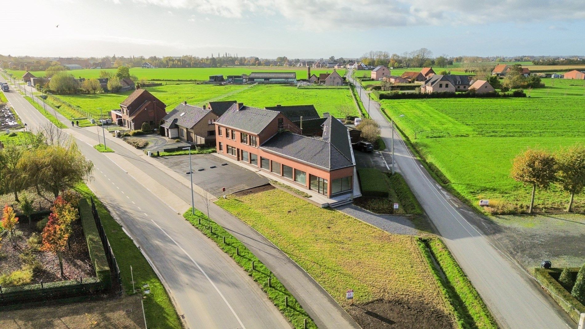 Winkelruimte/kantoor (met atelier, opslag en parking), Kortemark foto 5