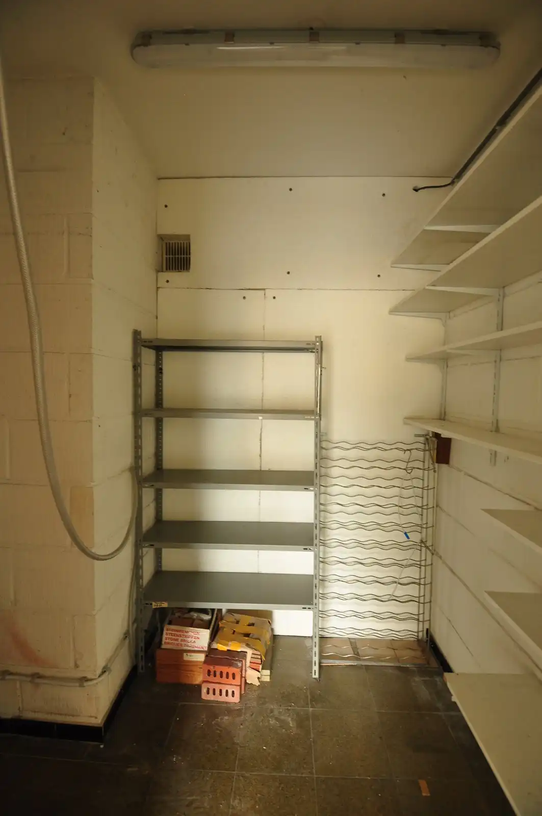 Bungalow met grote garage en twee slaapkamers foto 17