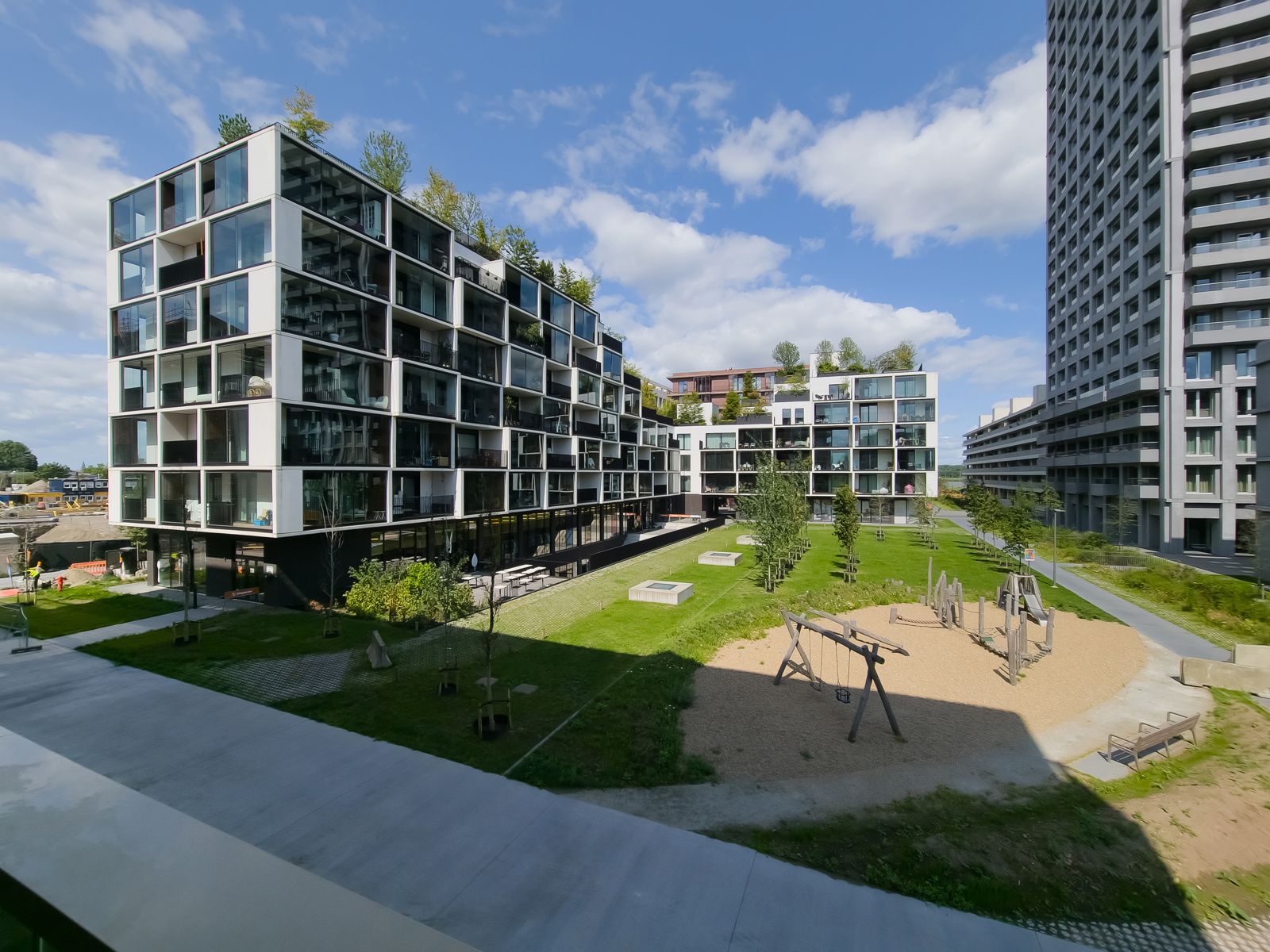 Ongemeubeld 2 slpk (of 1 bureau) app. met mooi terrras foto {{pictureIndex}}