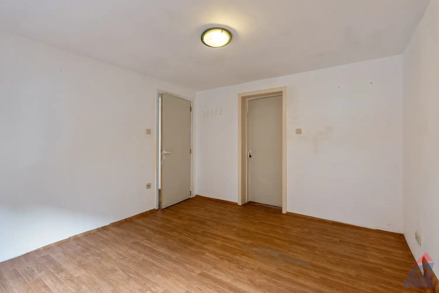 Interessant renovatieproject met veel potentieel, vlak bij het centrum en station van Landen foto 17