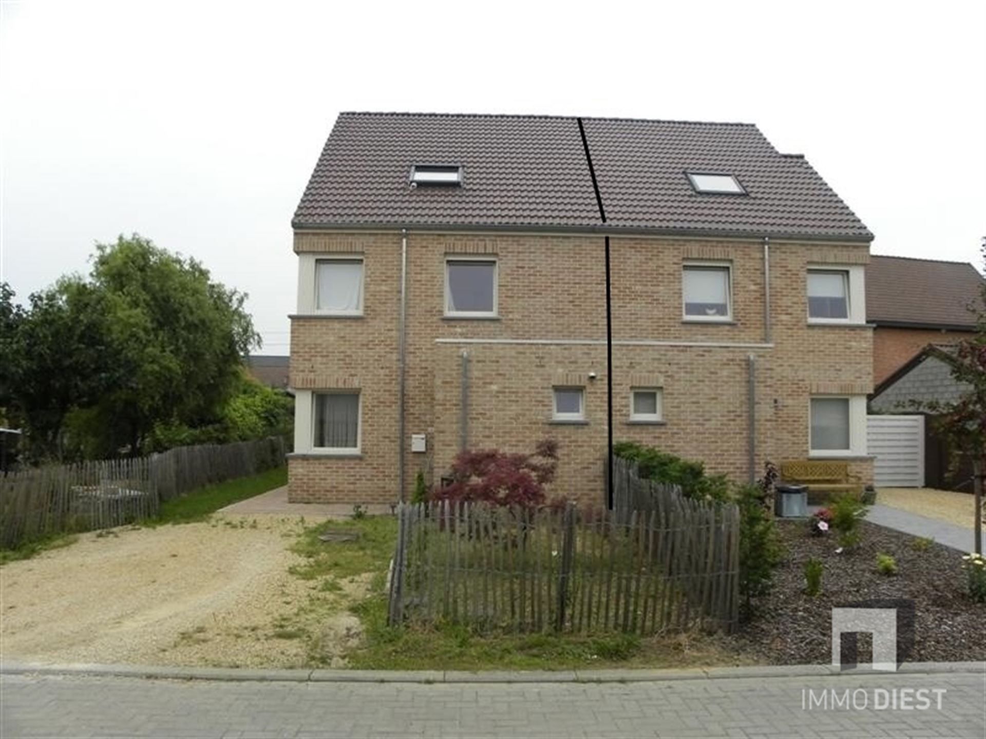 met 3 slaapkamers en tuintje foto {{pictureIndex}}