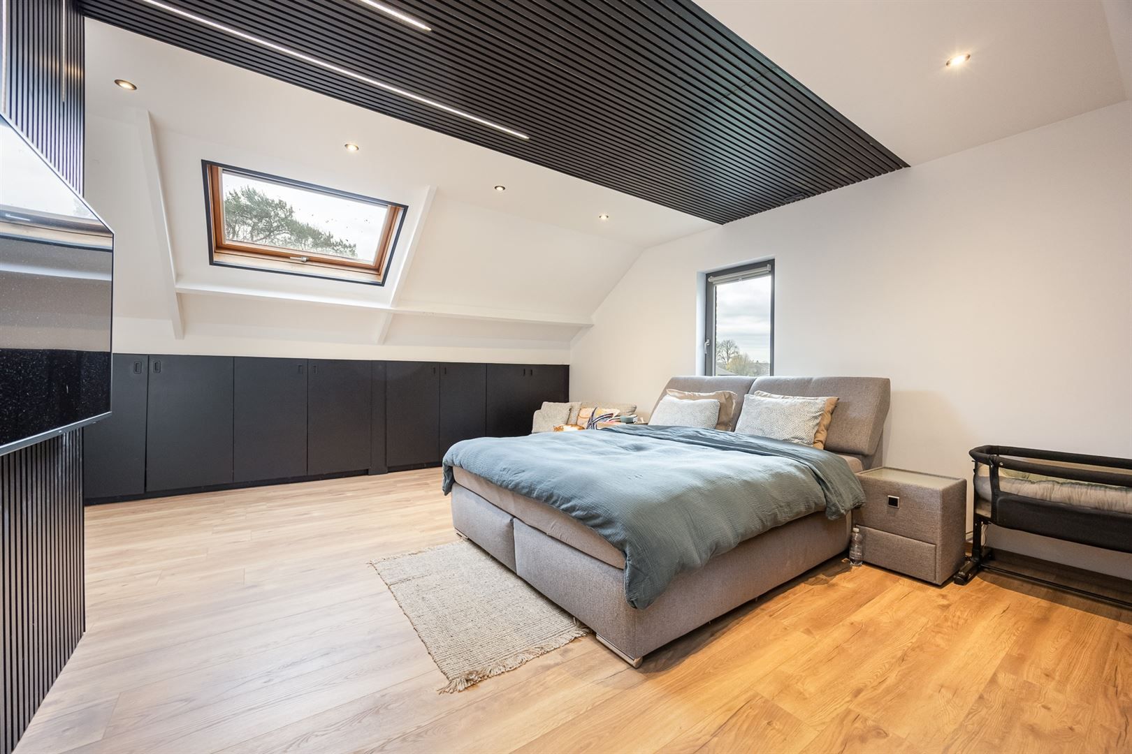 Karaktervolle woning met 4 slaapkamers en praktijkruimte. foto 18