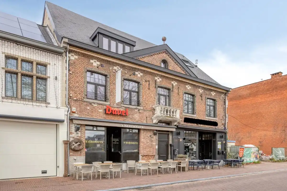 Zeer ruim handelspand met tuin en exclusief triplex  appartement met privé-lift en 2 slaapkamers, garage en staanplaats. foto 41