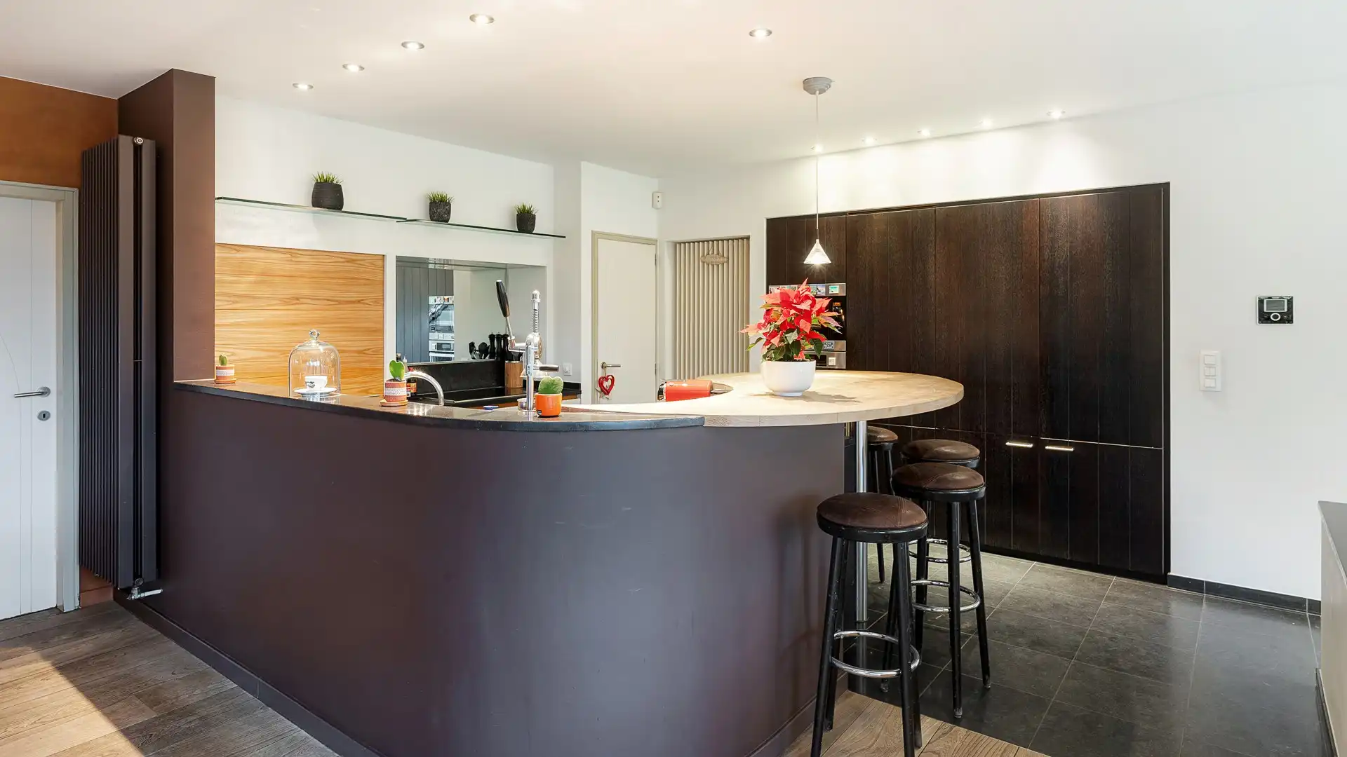 Alleenstaande en rustig gelegen villa op wandelafstand van het centrum foto 8