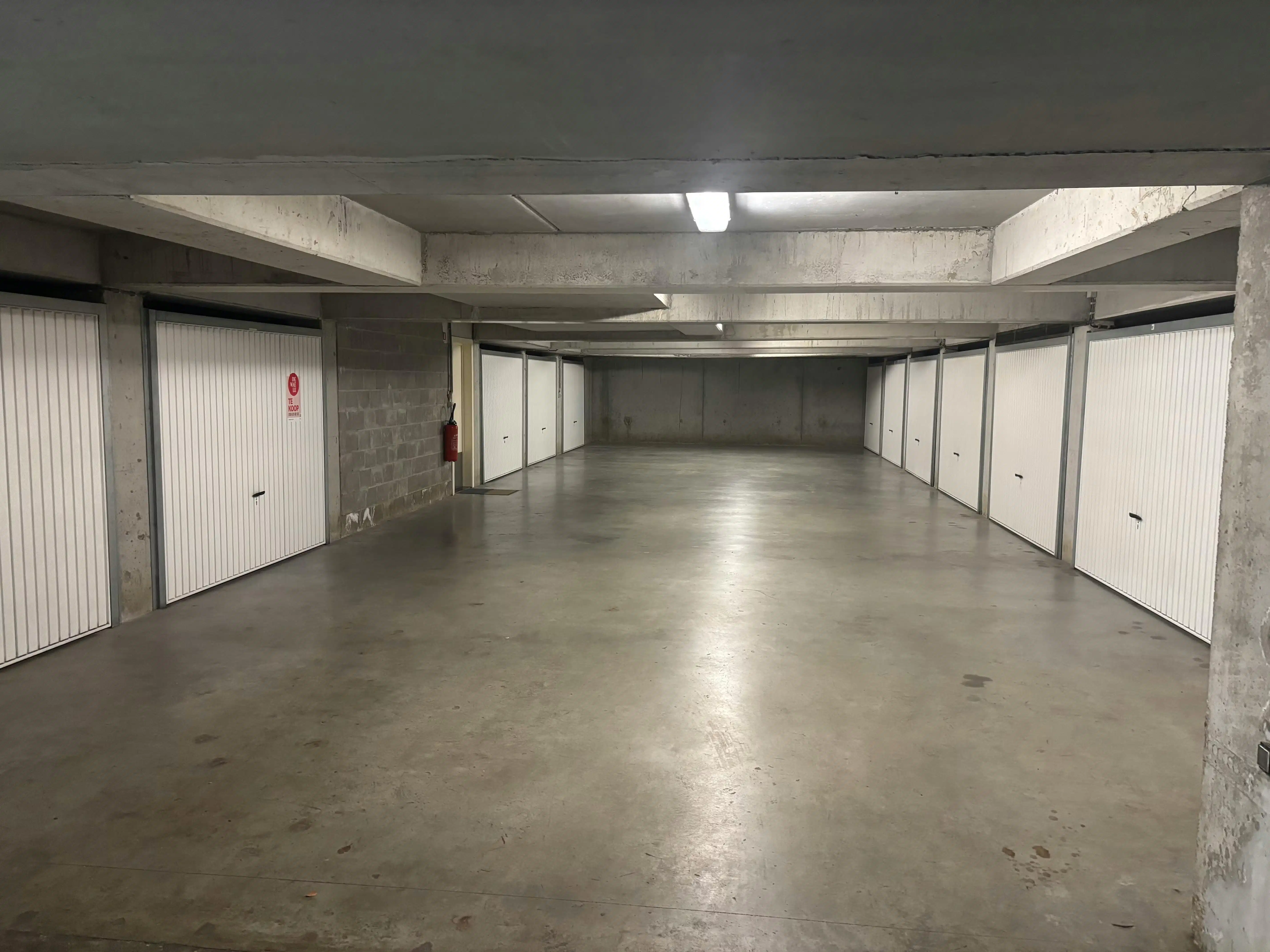 Ruime garagebox te koop te Warande foto 4