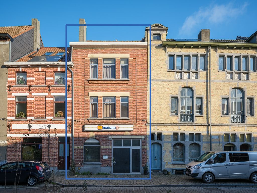 Atelier/loods met te renoveren woning, ruime tuin en bijzonder veel potentieel op een boogscheut van het stadscentrum. foto 1