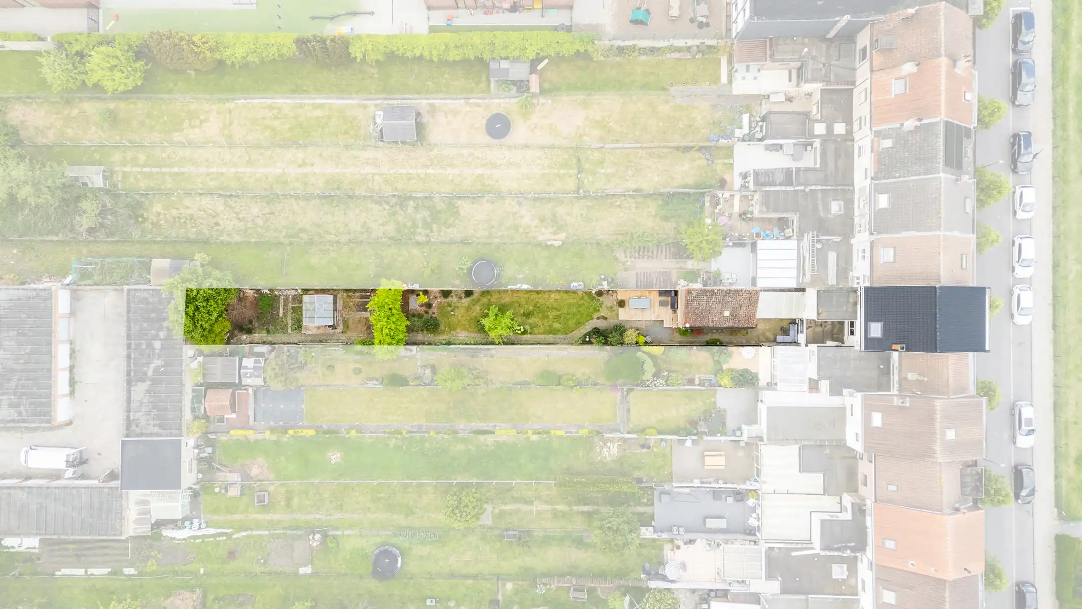 Instapklare gezinswoning met 5 slaapkamers en tuin foto 2