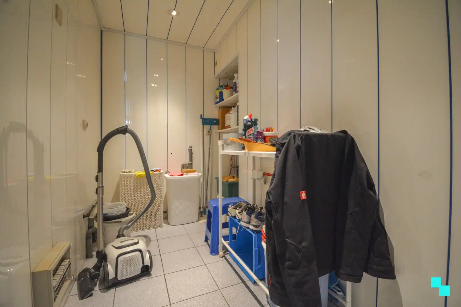 Verrassend ruime HOB met praktijk te Sint-Henricus foto 10