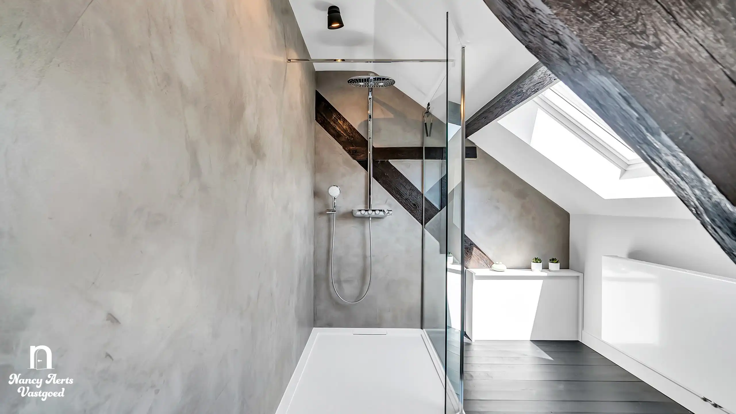 Luxe villa met karakter en hedendaags comfort in het groen foto 16