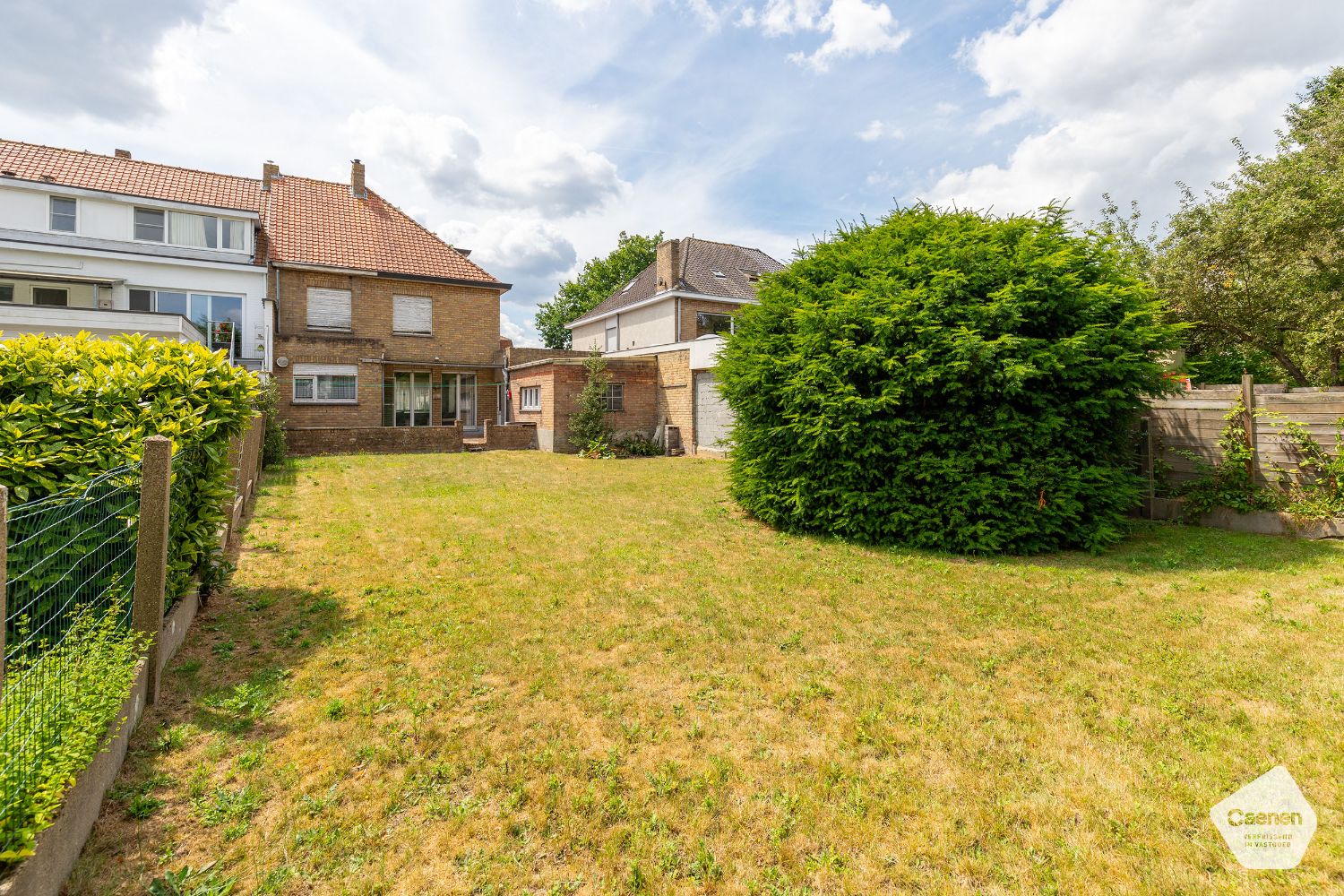 TE RENOVEREN STEVIGE HALF-OPEN WONING op CENTRALE LIGGING met 4 slaapkamers en GARAGE foto 18
