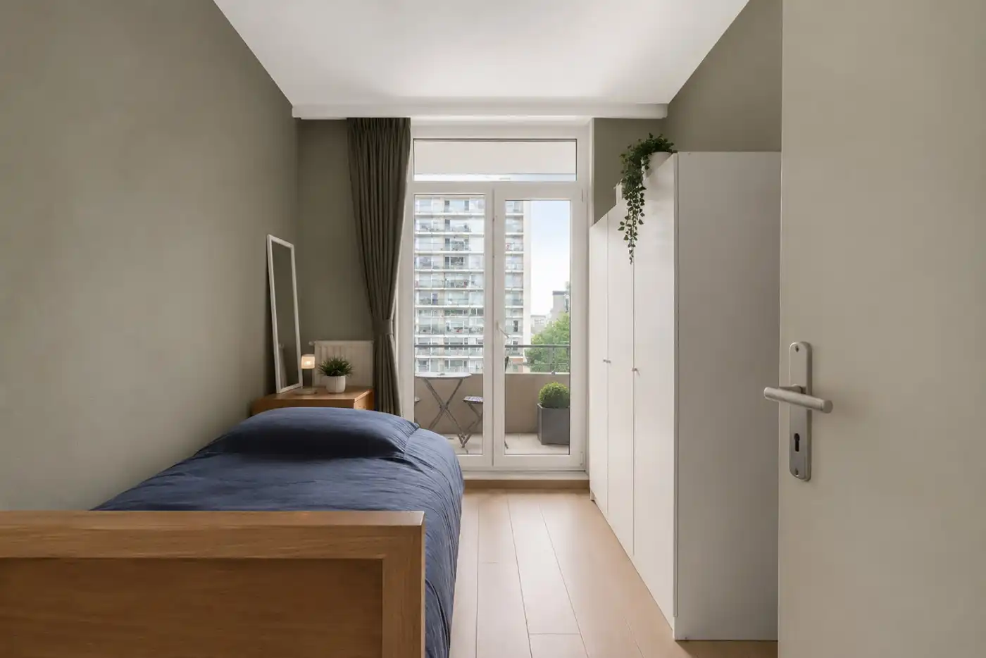 Ruim 3-slpk. appartement met terras en prachtig zicht in Berchem foto 15
