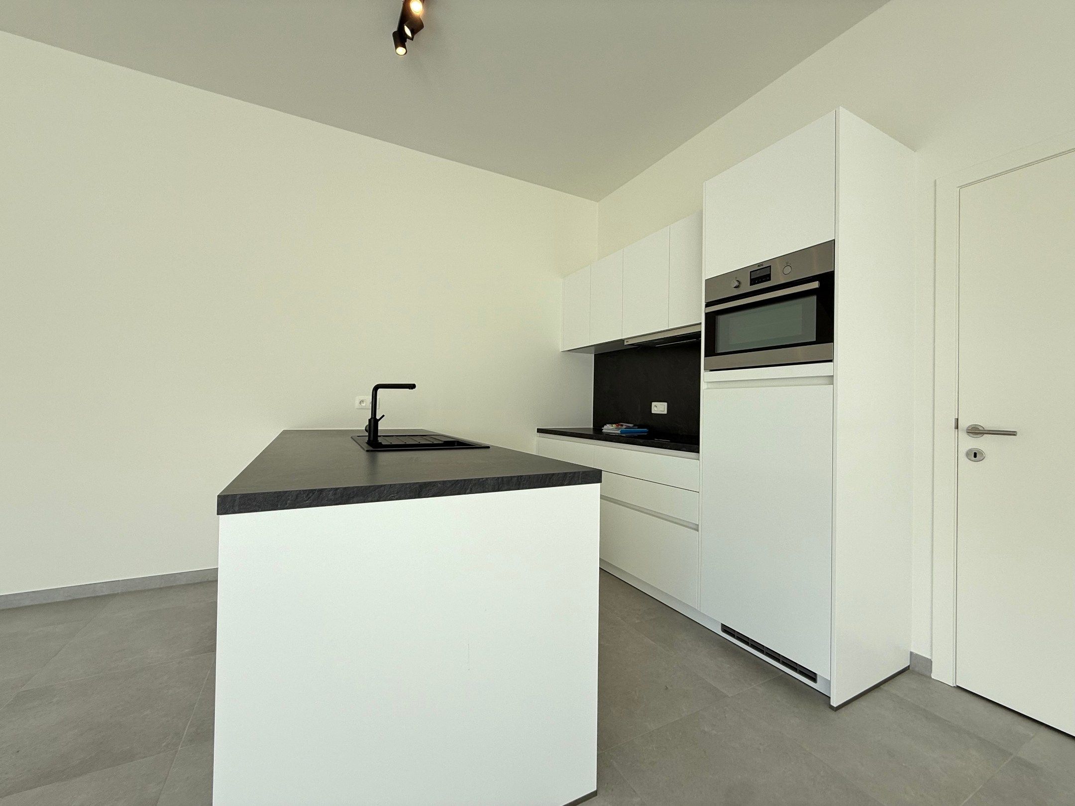 Prachtig nieuw dakappartement met twee slaapkamers en terras op een uitstekende locatie in Ooigem. foto 4