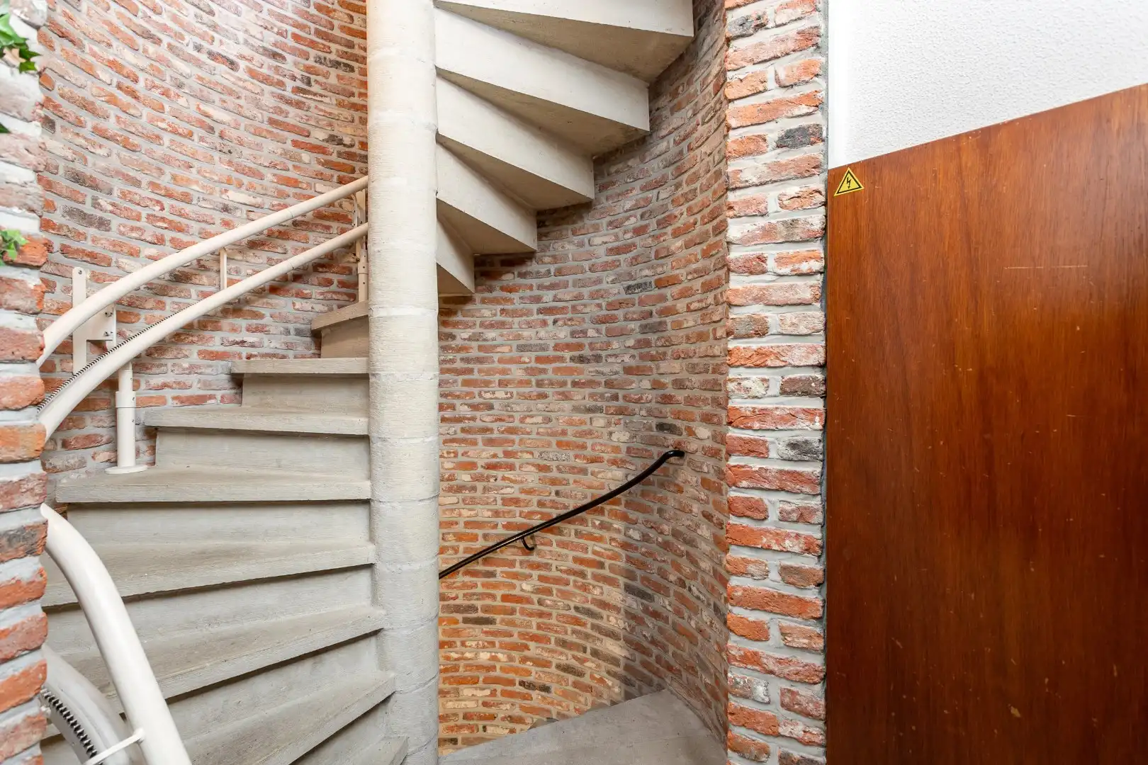 Ruim 3-slaapkamerappartement (EPC C) met terras en uniek zicht op de basiliek in hartje Halle foto 3