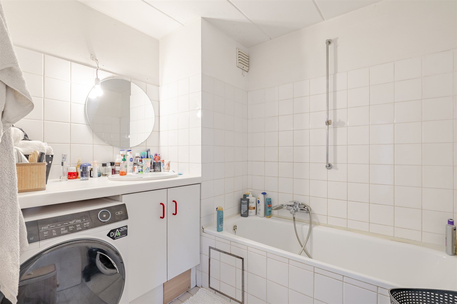 Opbrengsteigendom bestaande uit 7 appartementen + 1 kantoorruimte + 13 overdekte autostaanplaatsen foto 6