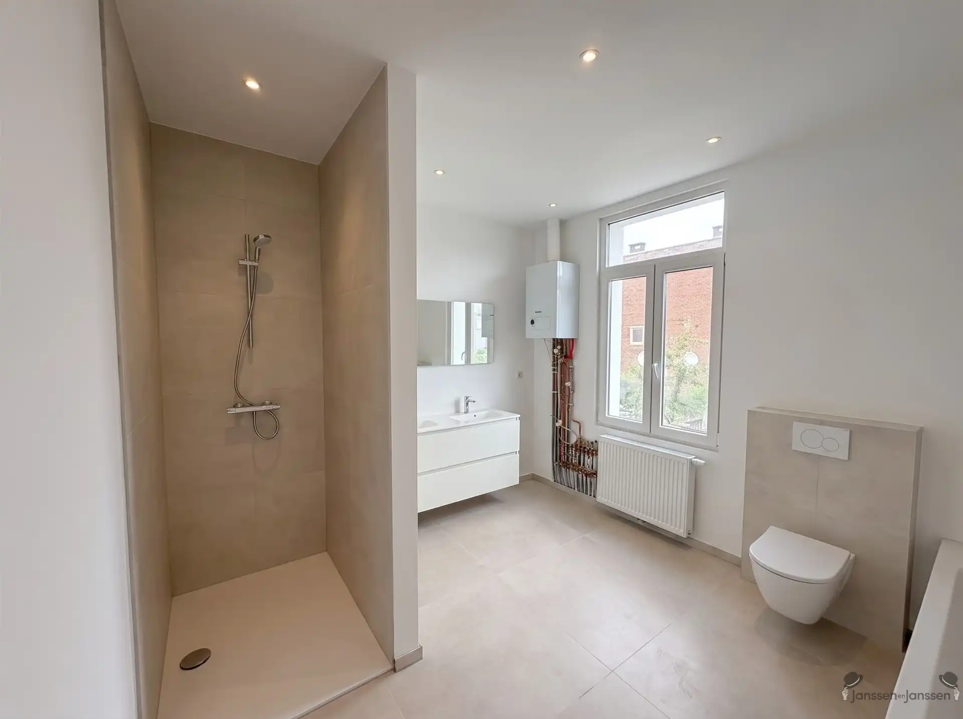 gerenoveerde woning met tuin foto 5