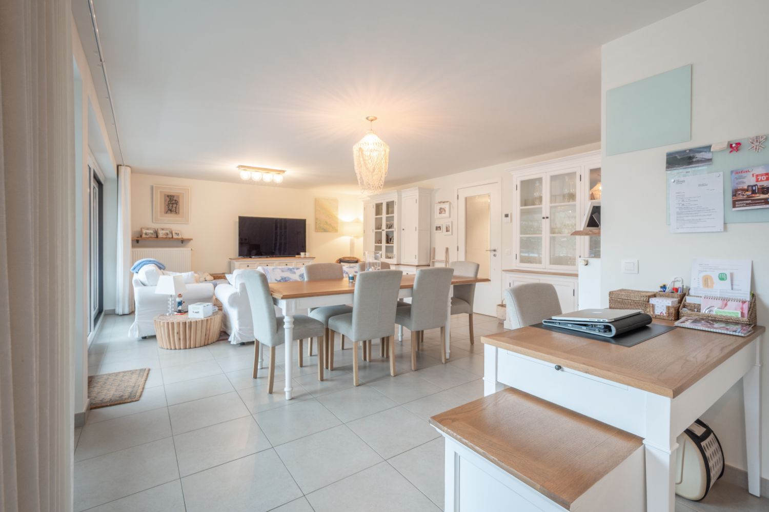 Prachtig nieuwbouwappartement met twee slaapkamers en terras uitkijkend op het centraal Kerkplein van Blankenberge foto 7