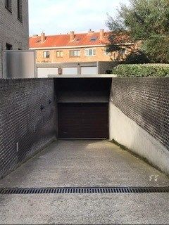 Garagebox te koop- met verlichting en elektriciteit- vlak bij strand. foto 9