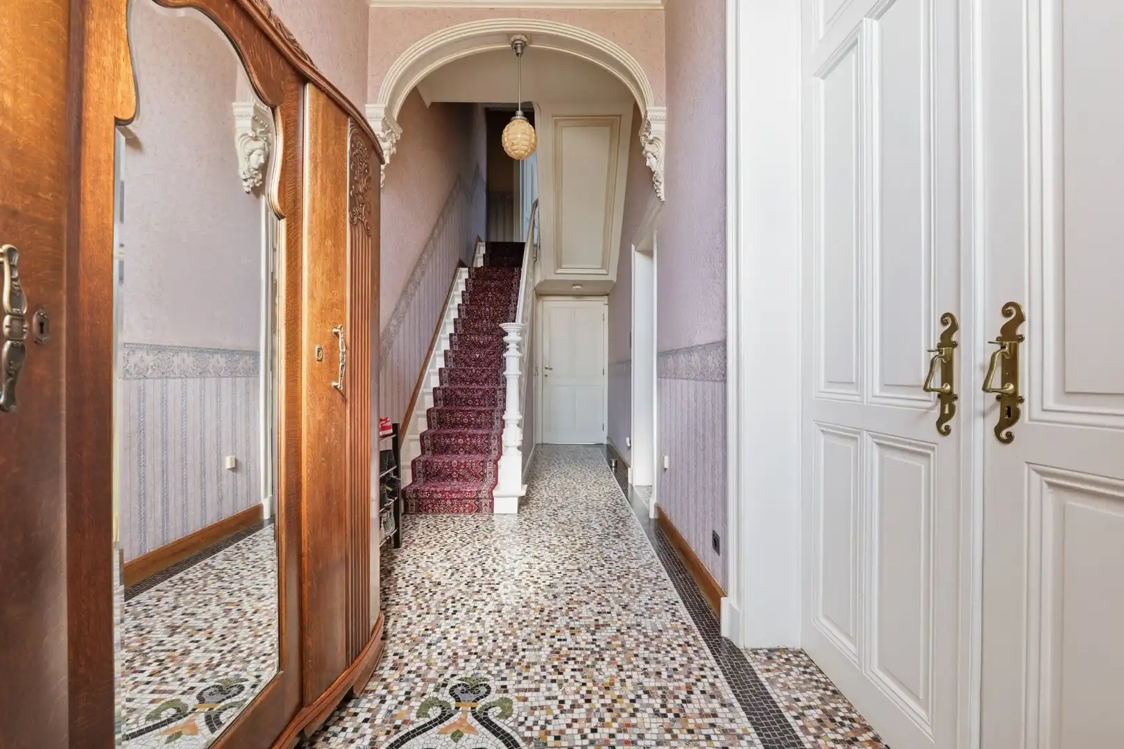 AUTHENTIEK HERENHUIS MET PRAKTIJKRUIMTE, TUIN EN GARAGE MET STALLEN IN HARTJE BORGLOON foto 6