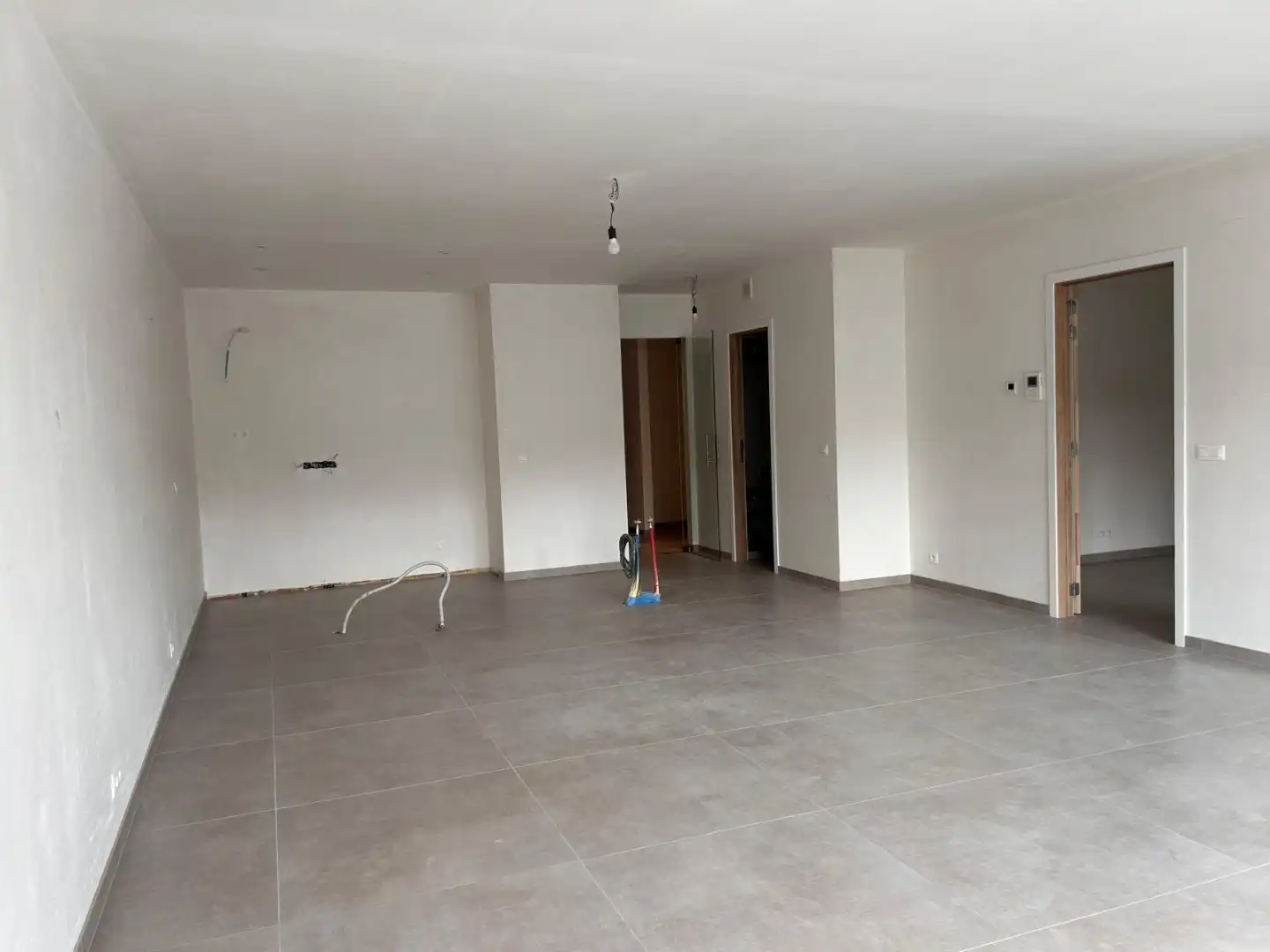  😊Te koop (6%!) centrum Waregem: Luxe nieuwbouwappartement met 3 slaapkamers op het gelijkvloers, met zuidgericht zonneterras! foto 8