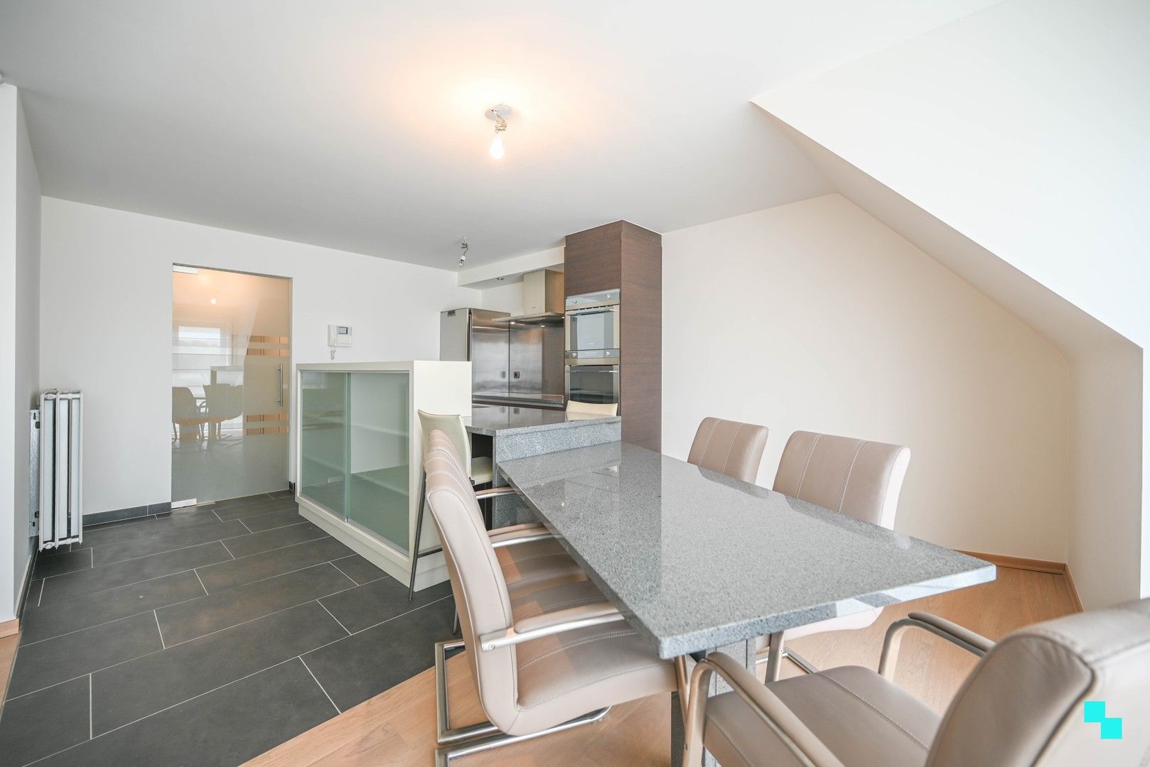 Uiterst kwalitatief tweeslaapkamerappartement met garagebox foto 10